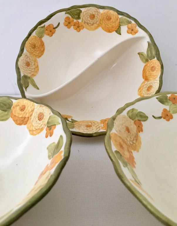 1960s Ceramic Metlox "Zinnia" Dinnerware Set of Seven Pieces For Sale