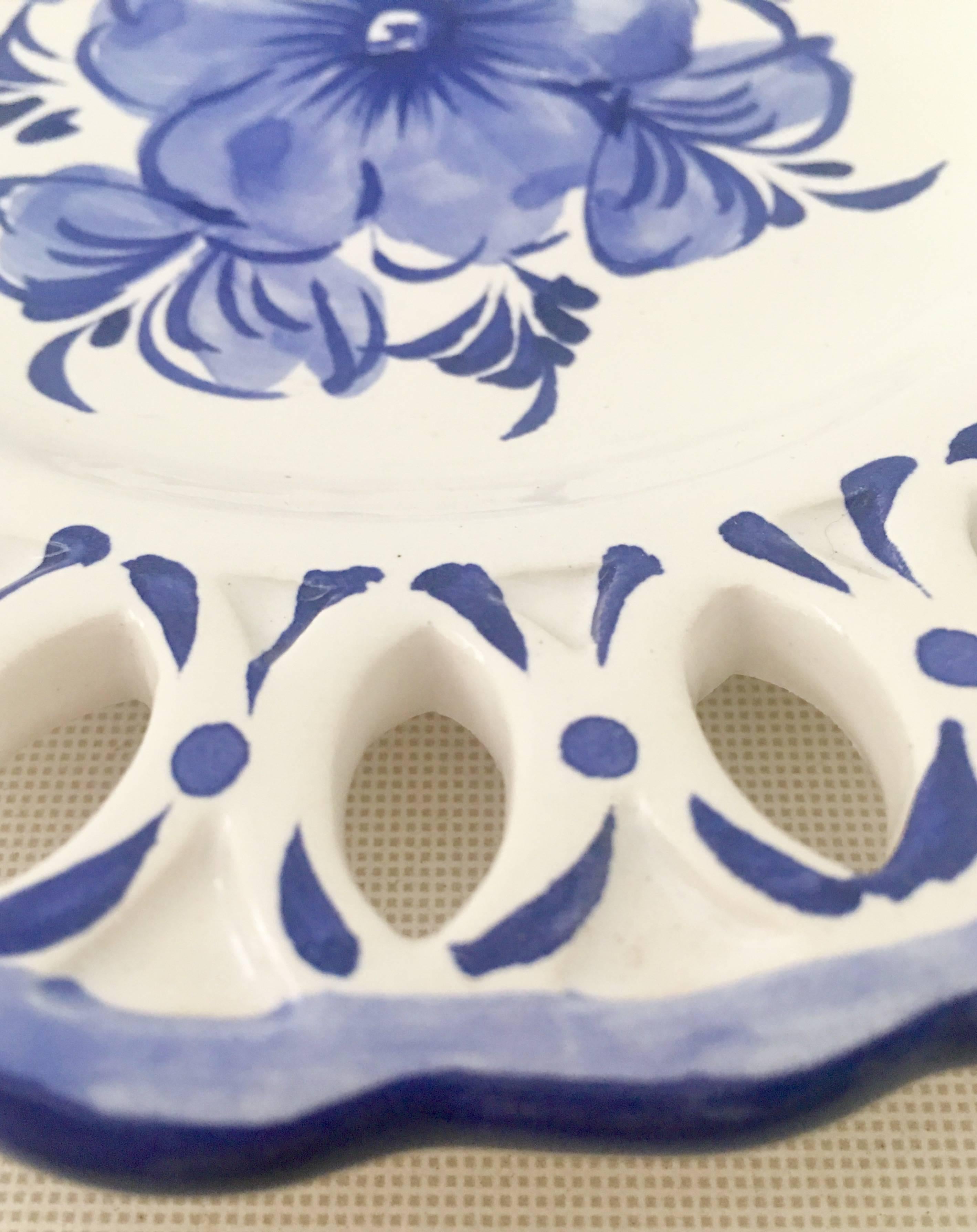 Set of Three Vintage Portugal Vestal Alcobaca Blue and White Wall Plate In Excellent Condition In West Palm Beach, FL