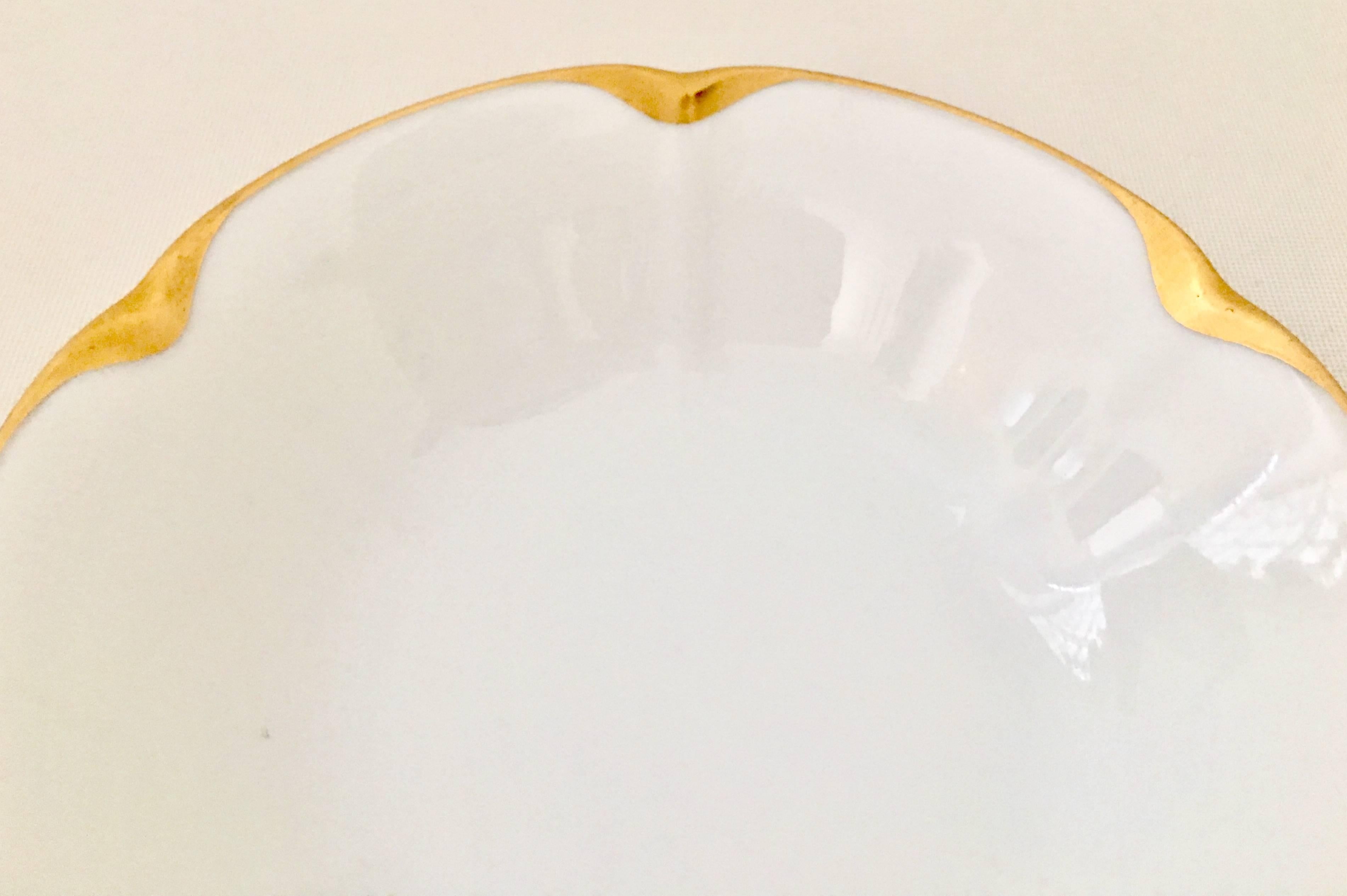 20th Century 1930s Porcelain and 18-Karat Gold Dinnerware Set of 31 Pieces