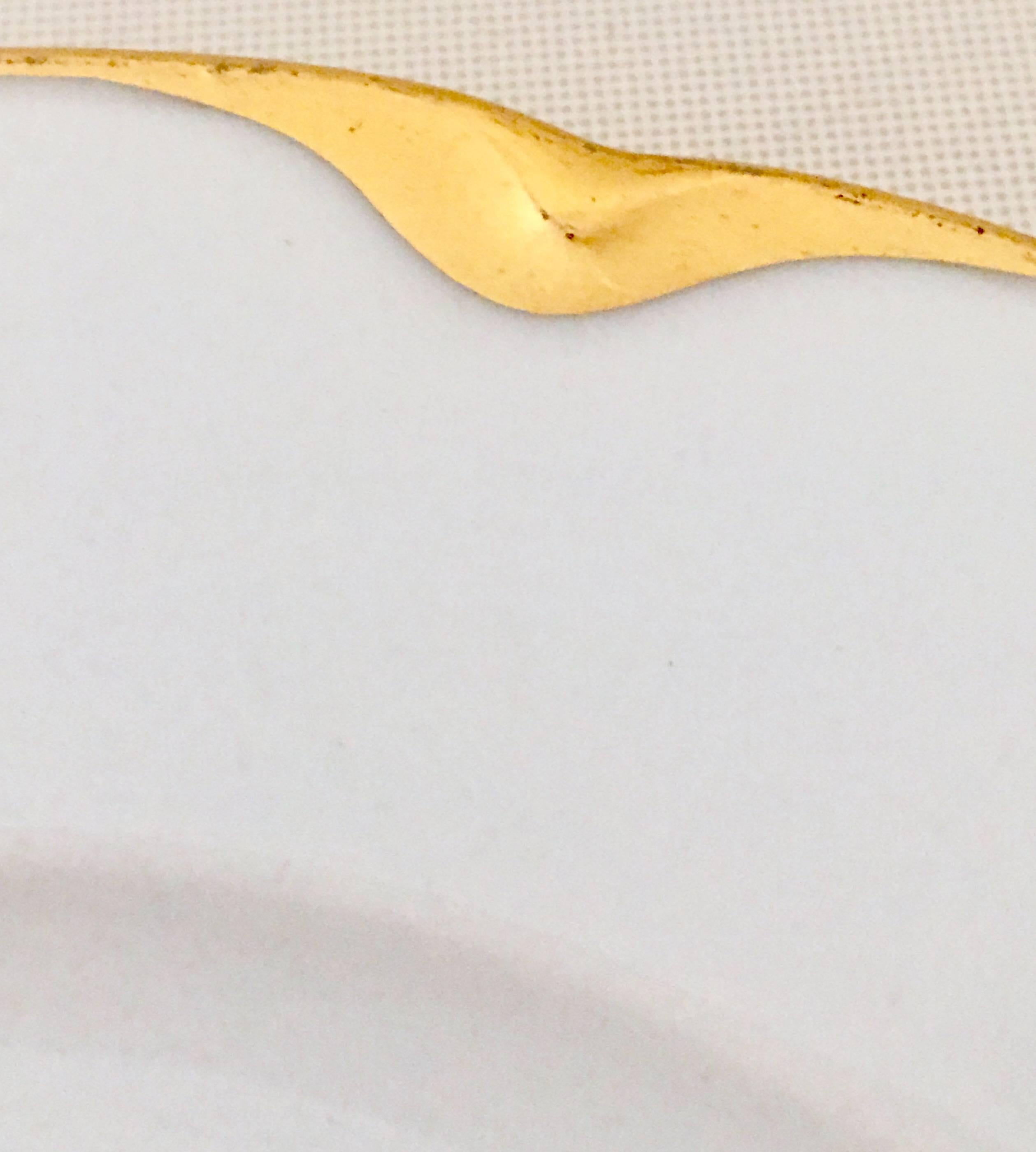 1930s Porcelain and 18-Karat Gold Dinnerware Set of 31 Pieces 2
