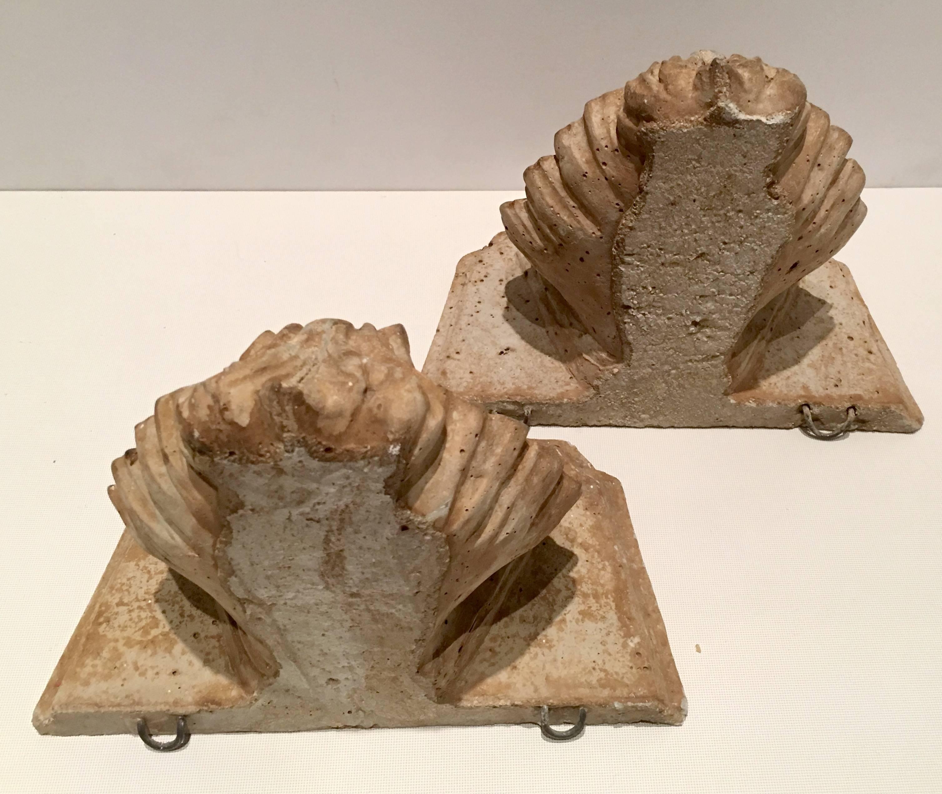 20th Century Pair Of Cast Stone Architectural Scallop Shell Corbel Wall Brackets In Good Condition In West Palm Beach, FL