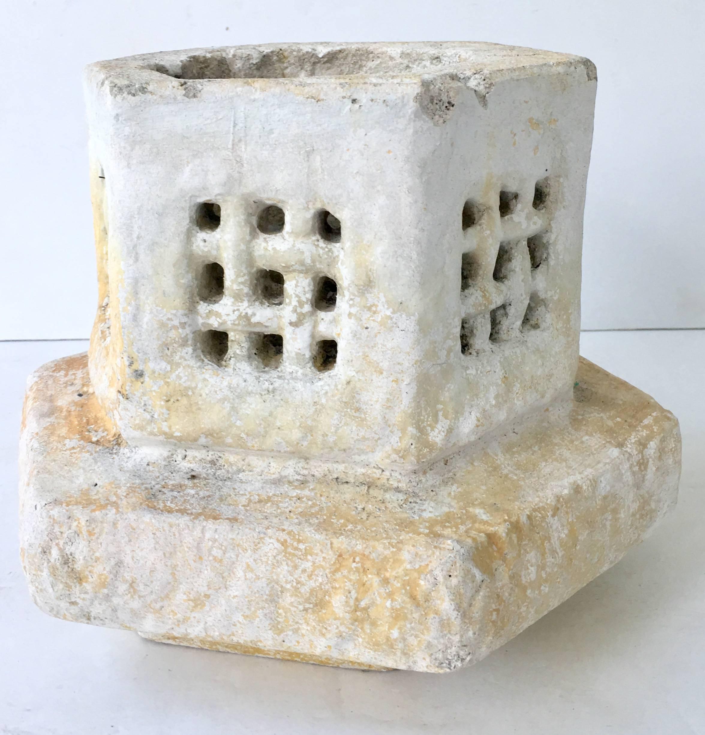 Vintage Japanese Cast Stone Two-Piece Pagoda Lantern Sculpture In Excellent Condition For Sale In West Palm Beach, FL