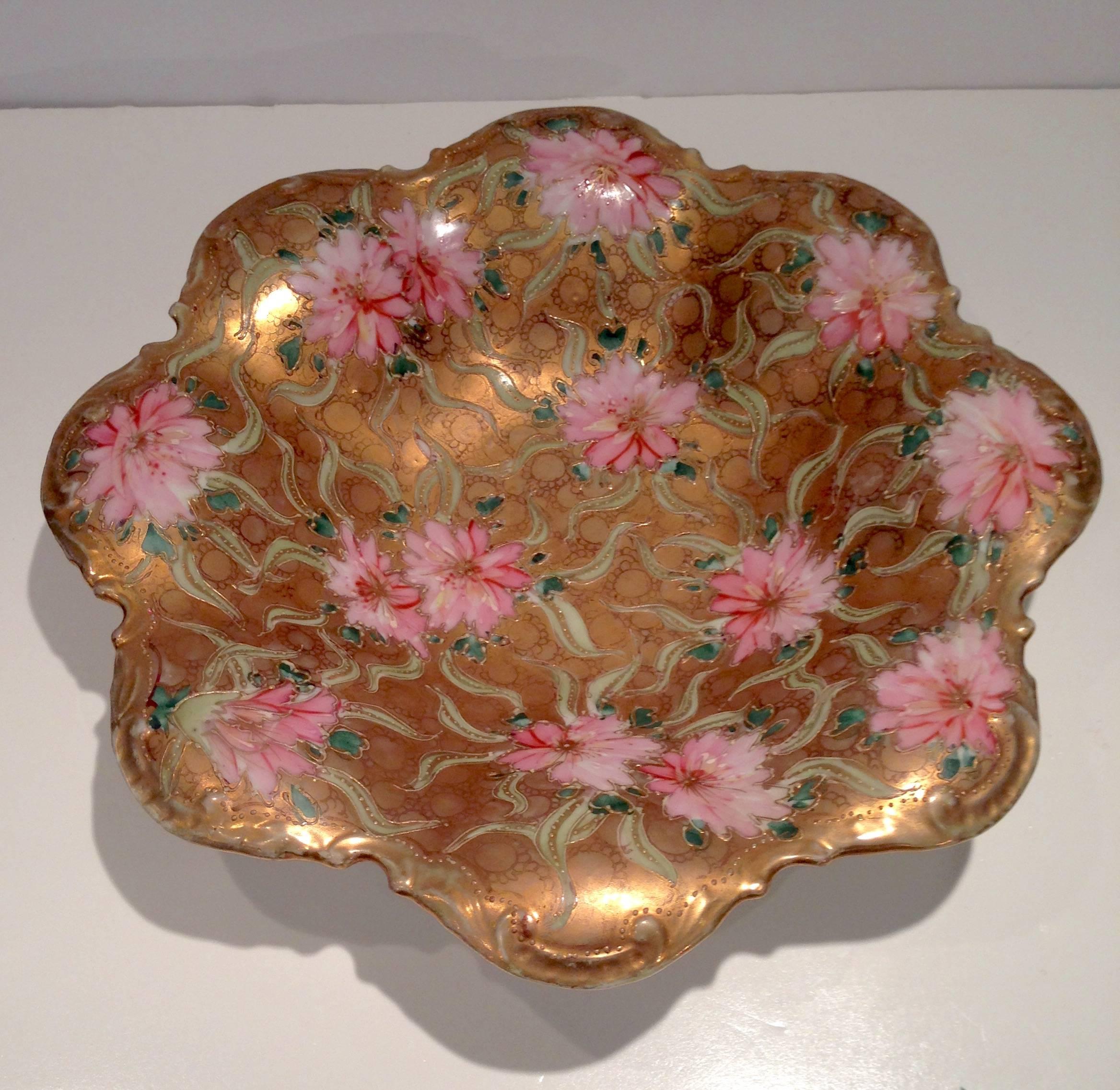 19th century Japanese porcelain hand-painted Moriage gold gilt floral ruffle bowl by, Royal Nippon. This extremely rare and hand-painted bowl features a gold gilt ground, raised moriage style detail, gorgeous green, pink and white floral vine motif.