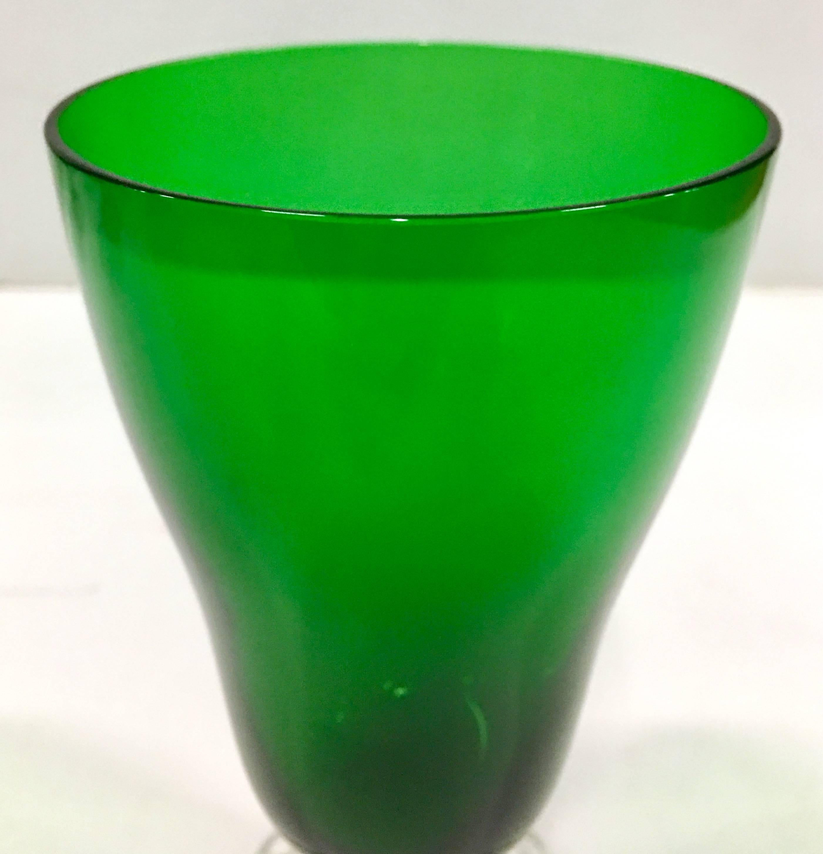 60'S Set/14 Emerald Green and Clear Footed Stem Drink Glasses,  In Excellent Condition In West Palm Beach, FL