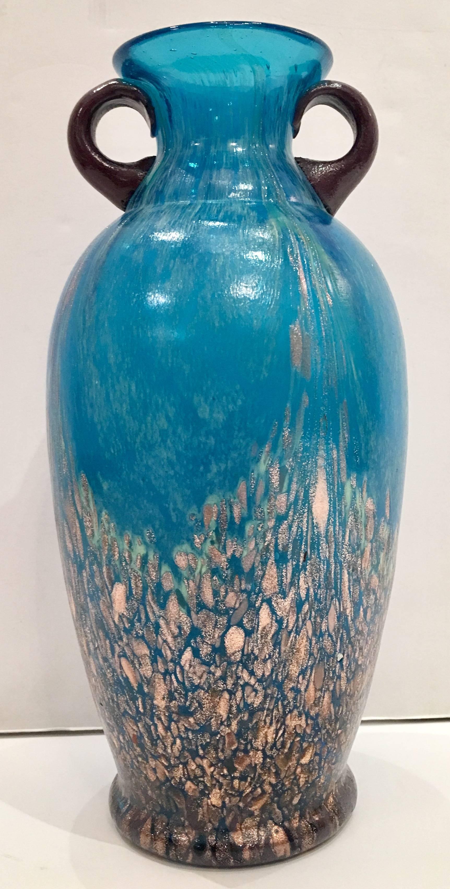 Dale Tiffany NWT Amphora Aventurine handblown art glass vase. This handblown Favrile Collection art glass vase features, vibrant blue with pulled copper, gold and applied blue glass detail. Original manufacture sticker on the underside and original