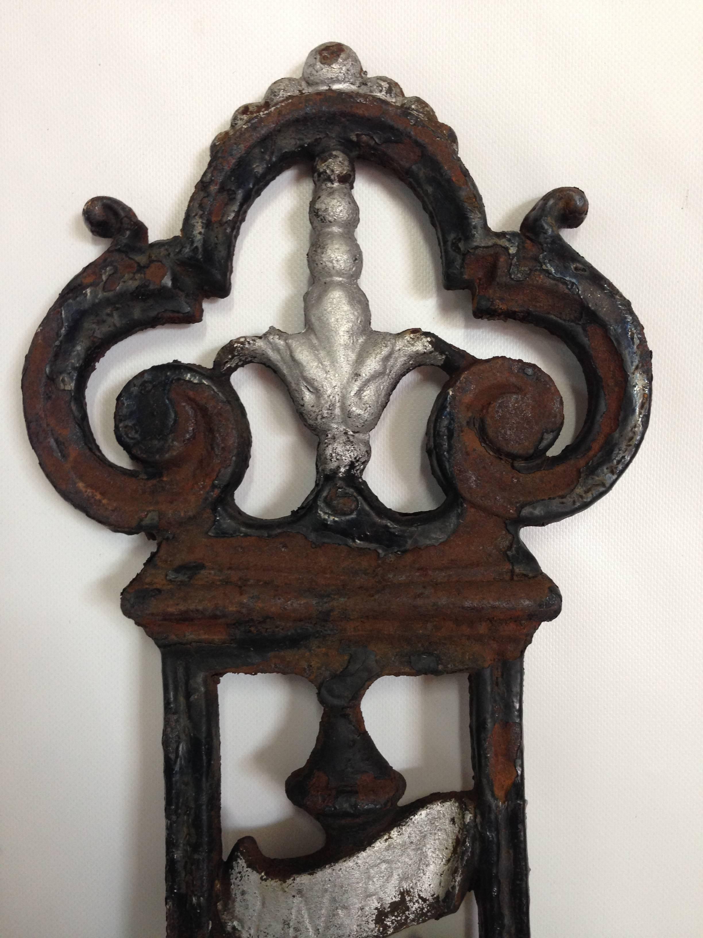 20th Century French Art Deco Style Architectural Cast Iron Grave Marke Crucifix In Excellent Condition In West Palm Beach, FL