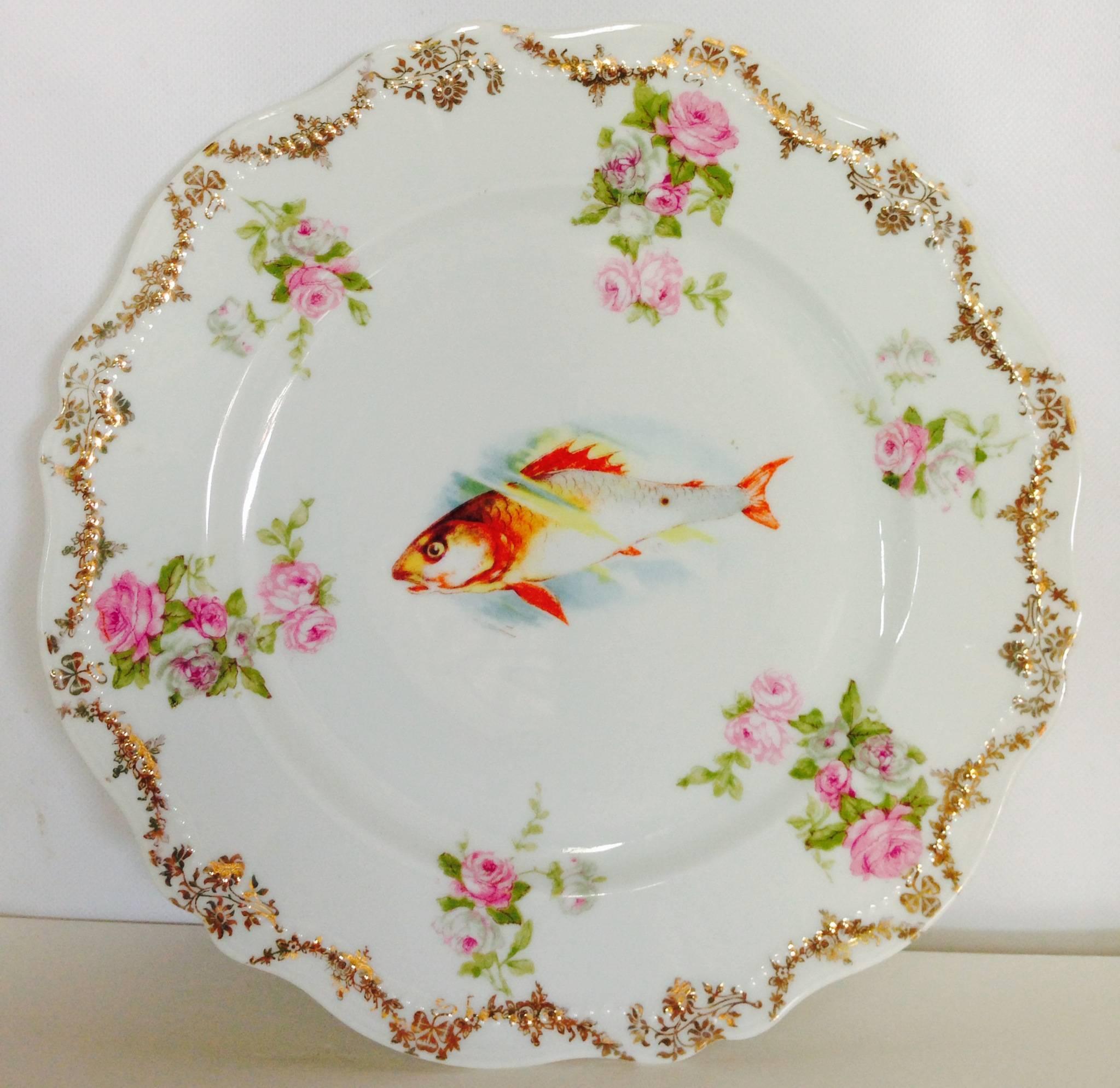 Antique Austrian Hand-Painted 22K Porcelain Fish Service, Set of 13 In Excellent Condition In West Palm Beach, FL