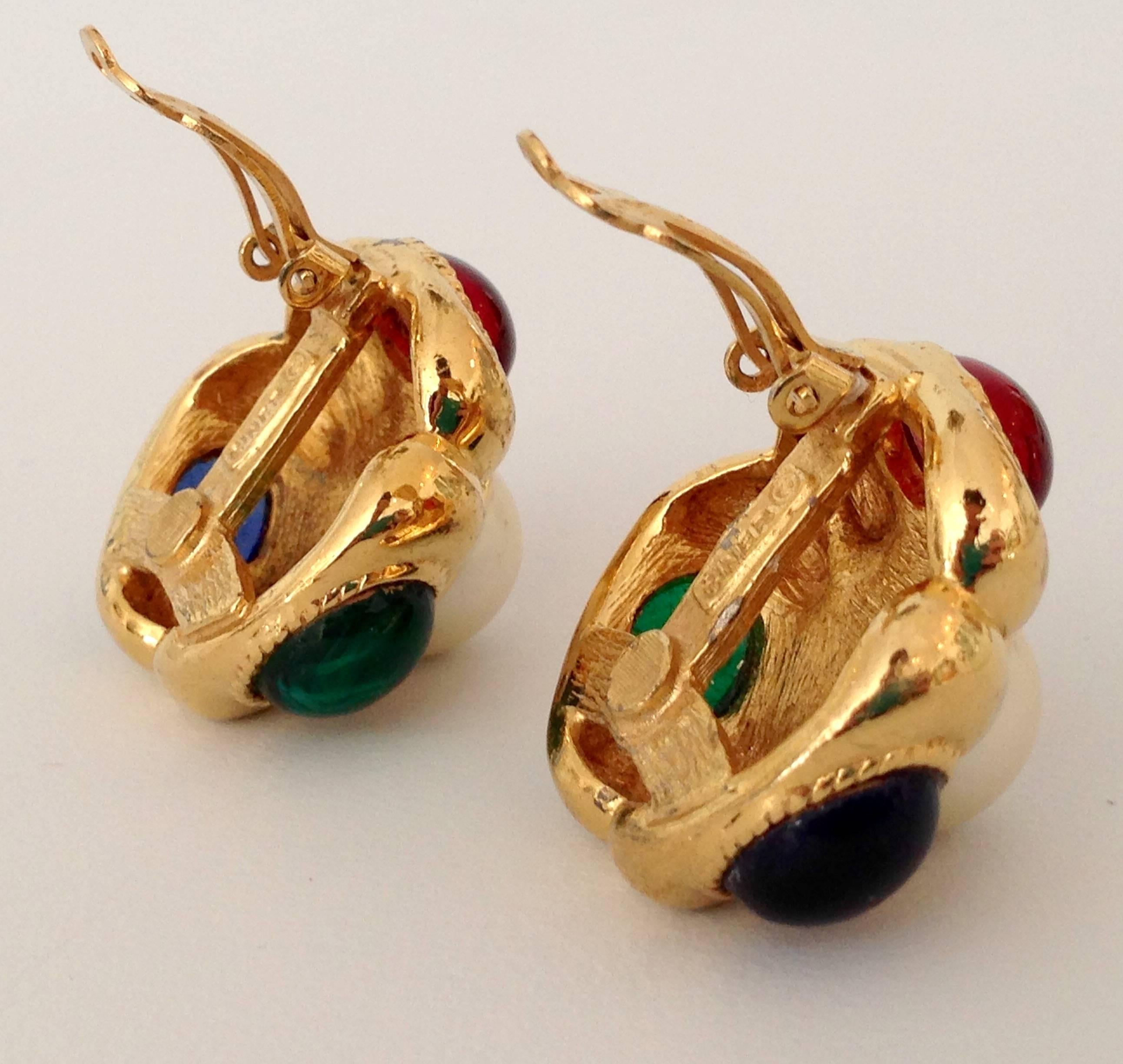 Vintage Ciner clip style earrings with glass cabochon set stones, fashioned as emerald, ruby and sapphires with a central large round single faux pearl stone.
Each earring is engraved stamped on the back side, 