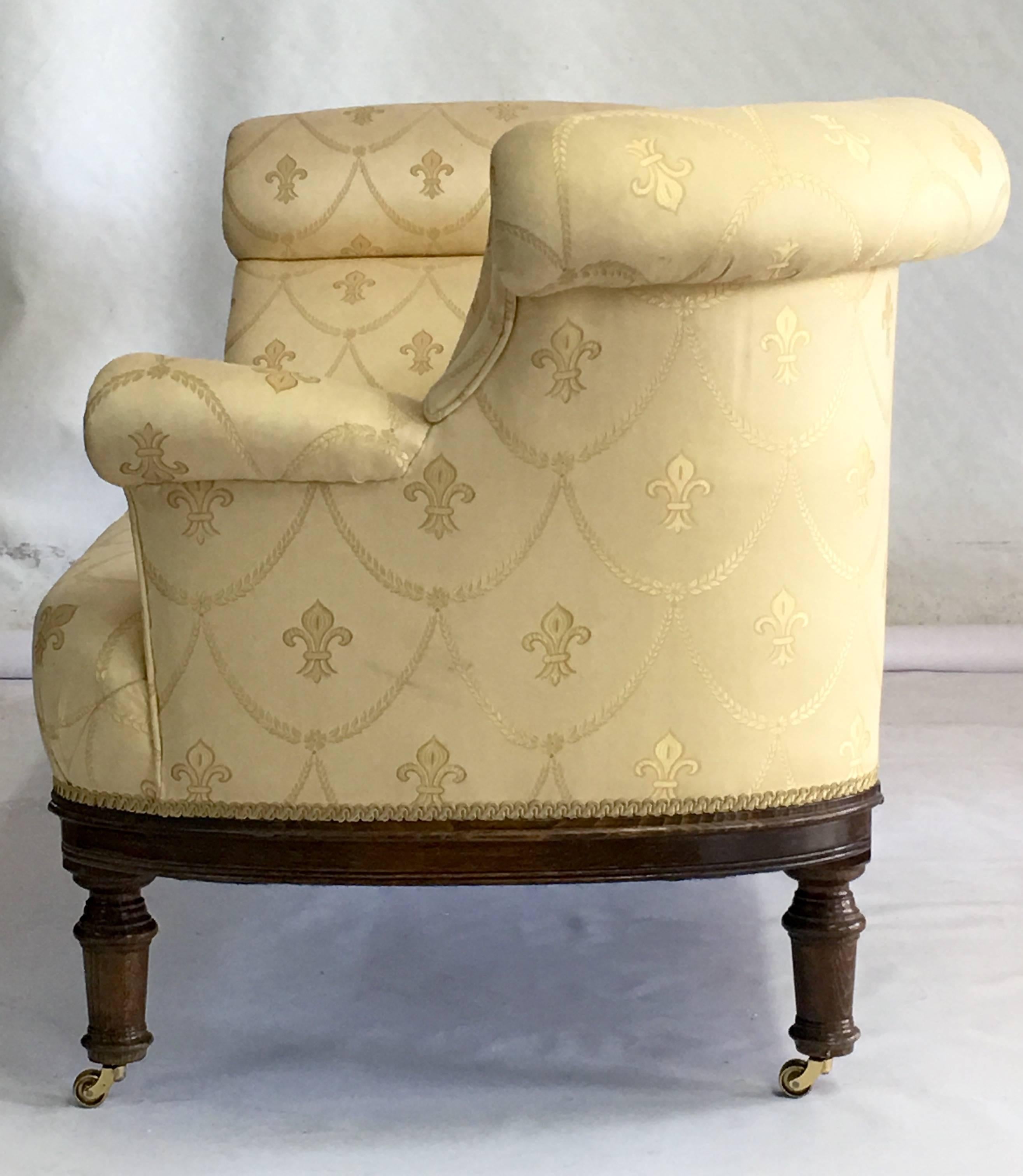 1940's English Regency Upholstered Walnut Chaise Lounge In Excellent Condition In West Palm Beach, FL