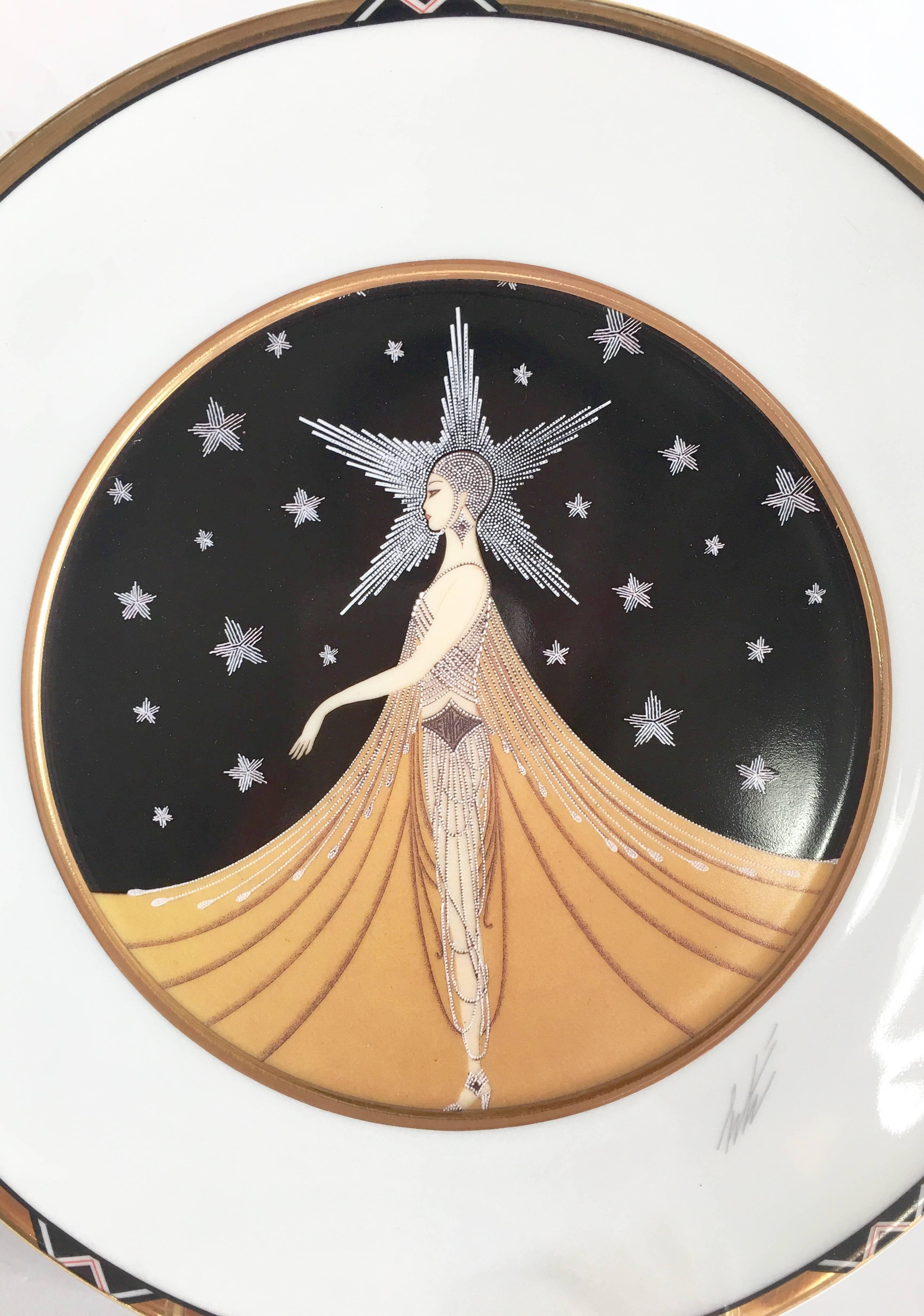 "New York, New York" Limited Edition plate by, Erte. Produced in West Germany by Sevenarts Limited , this commemorative plate features art from the esteemed Art Deco era artist Erté. Signed and numbered on the underside, UH210 New York,