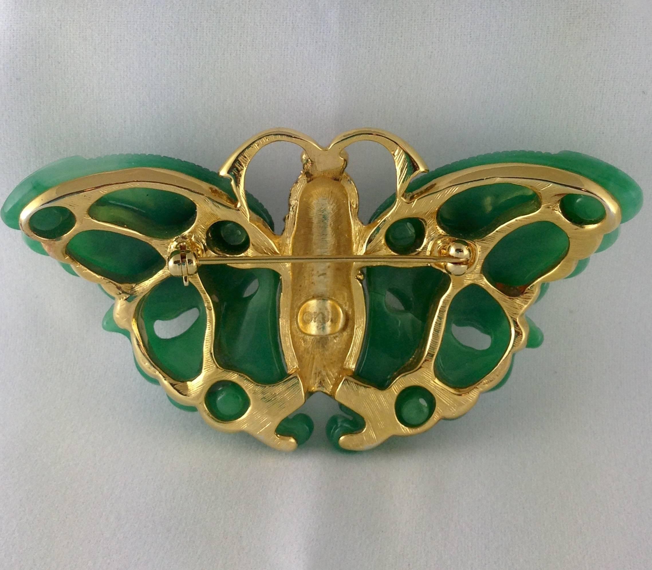 Kenneth J Lane Gold Carved Jade and Coral Butterfly Brooch In Excellent Condition In West Palm Beach, FL