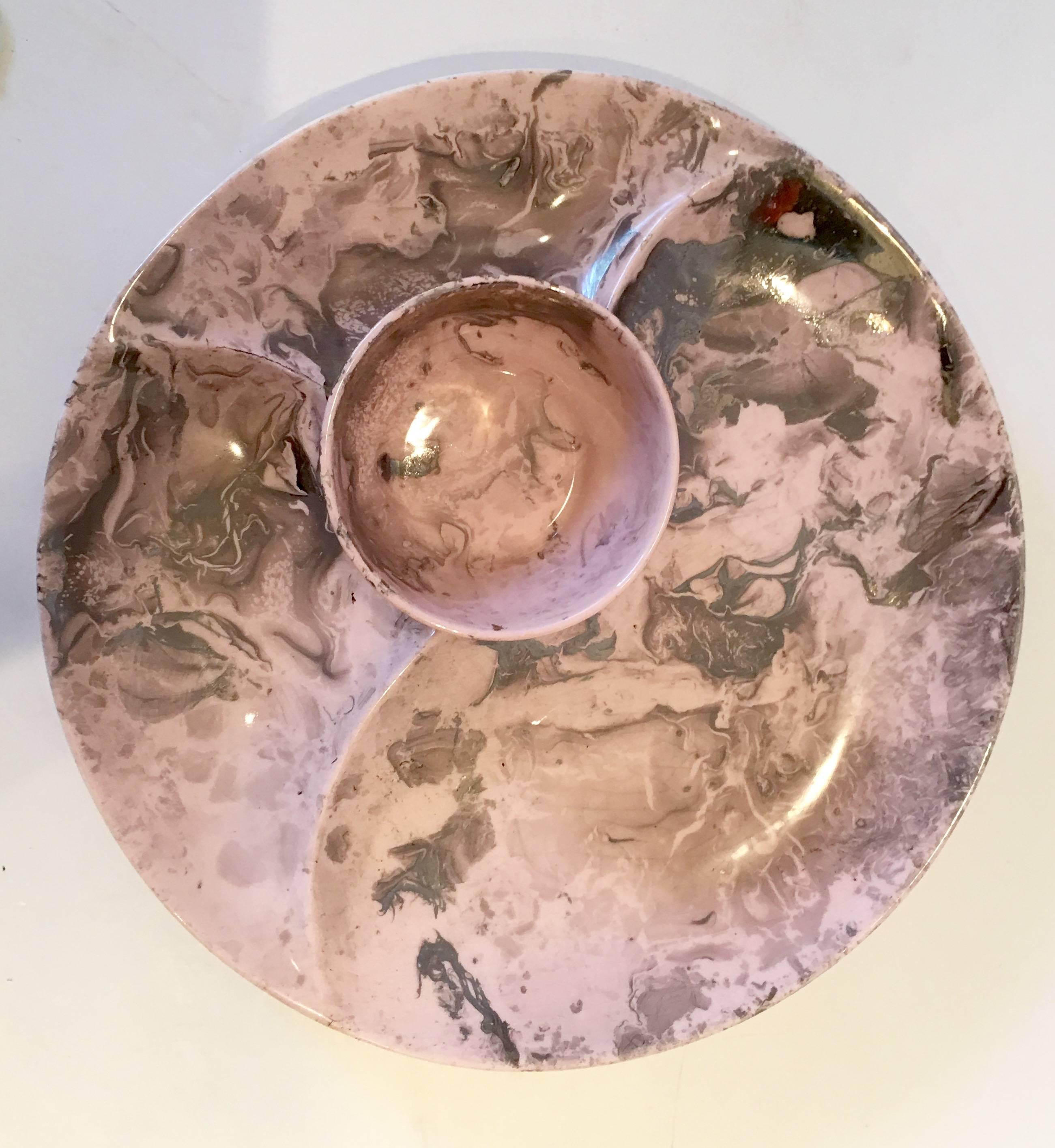 Rare vintage surf ballet in pink Chip N' Dip round platter and bowl by Sascha Brastoff.
Pink, silver and 22-karat gold swirl pattern, each piece is signed on the underside.
Bowl measures, 2" H x 4' diameter.