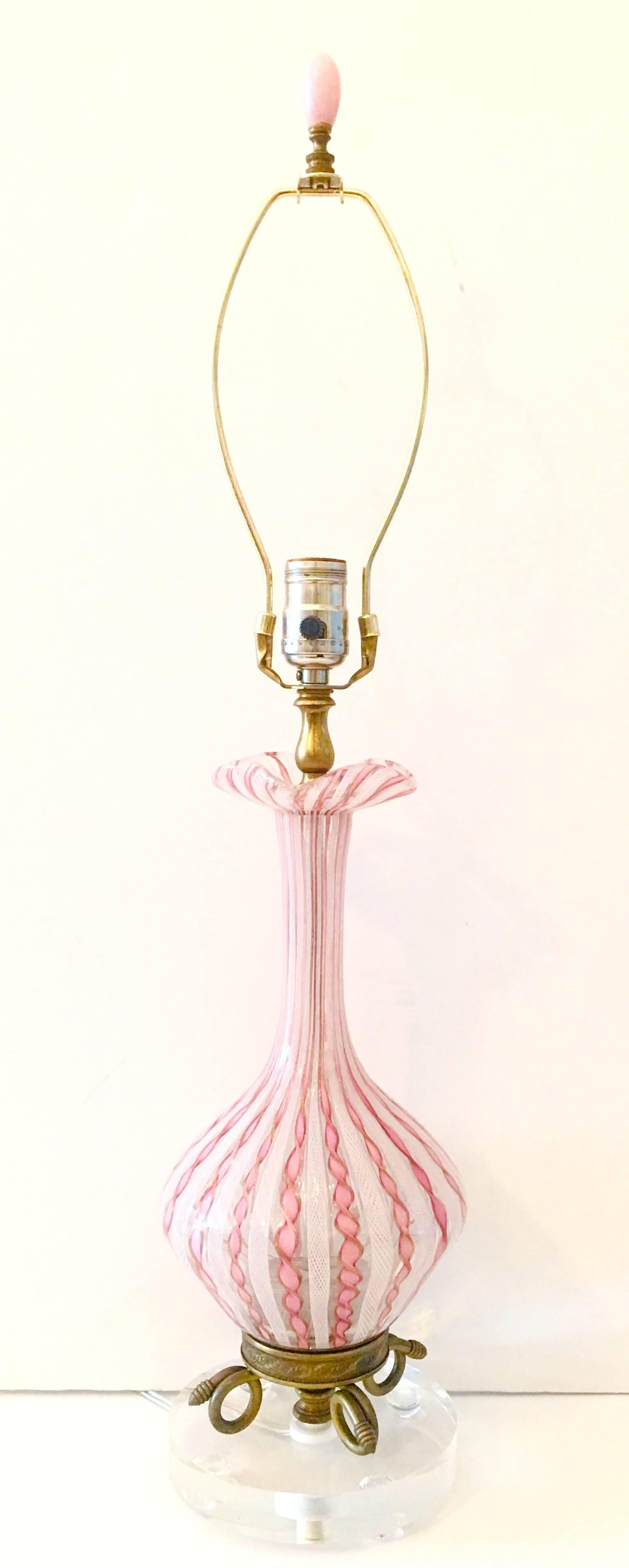 A very special 1940s brass and Murano glass Latticino ribbon pink and white ruffle swirl lamp with 22-karart gold dust detail. Original brass fittings, including a serpentine brass detail at the new Lucite base and pink onyx finial. Newly wired on a
