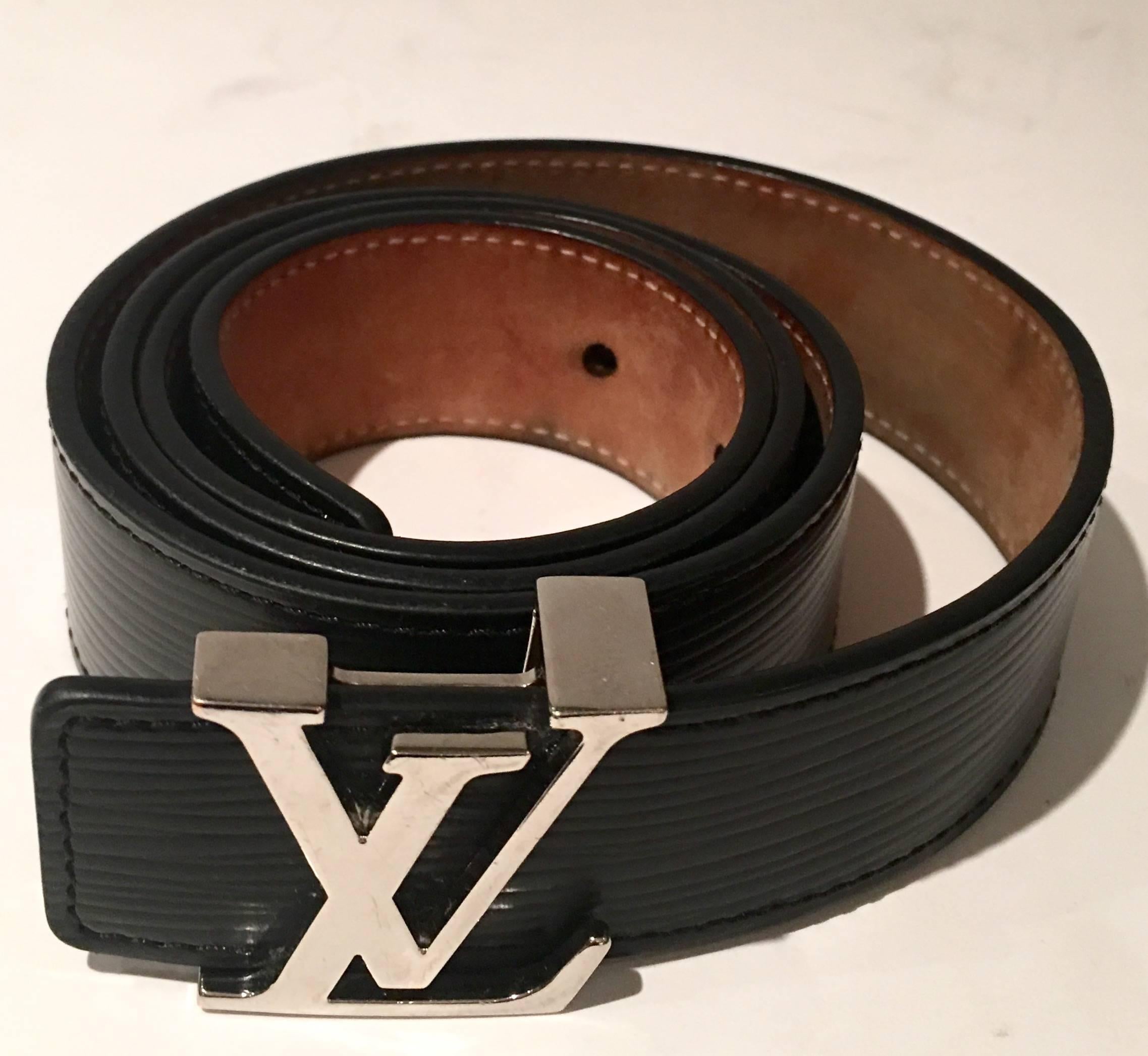 Louis Vuitton black "Epi" leather and silver chrome "LV" logo buckle belt. Strap size 32/80cm. Buckle measures 1.5" H x 1.5" L x .75" depth. Strap measures,
1.25" inches in height.
 