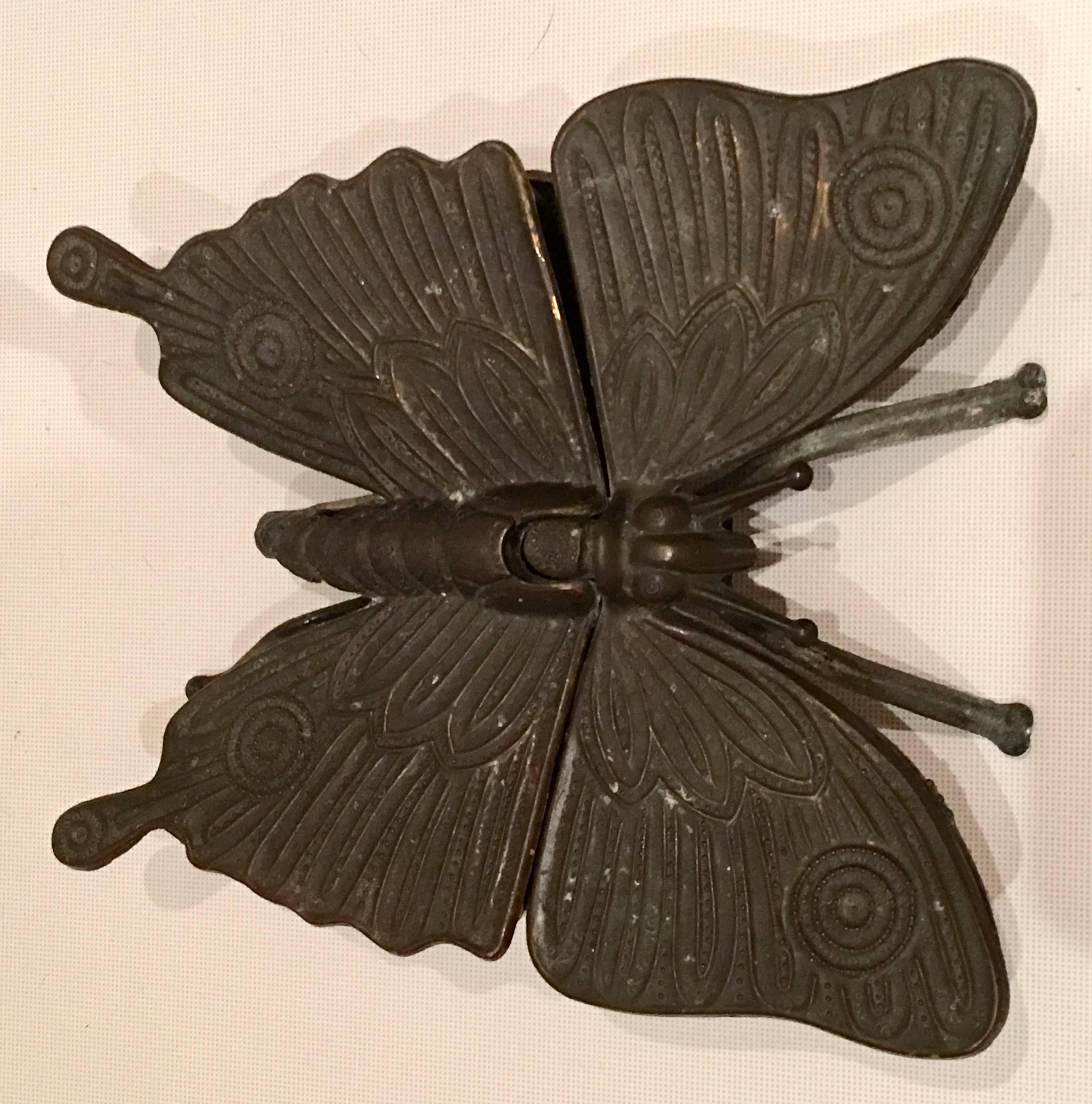 Italian Brass Art Nouveau Figural Butterfly Hinged Box In Excellent Condition In West Palm Beach, FL