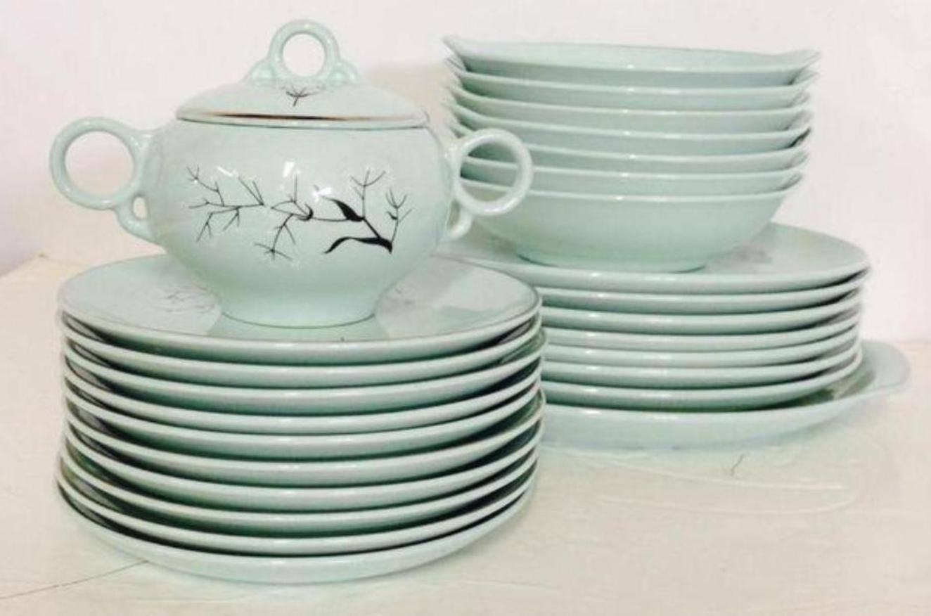 Rare 1940s Mid-Century 26-piece ceramic dinnerware set by Universal Potteries. 