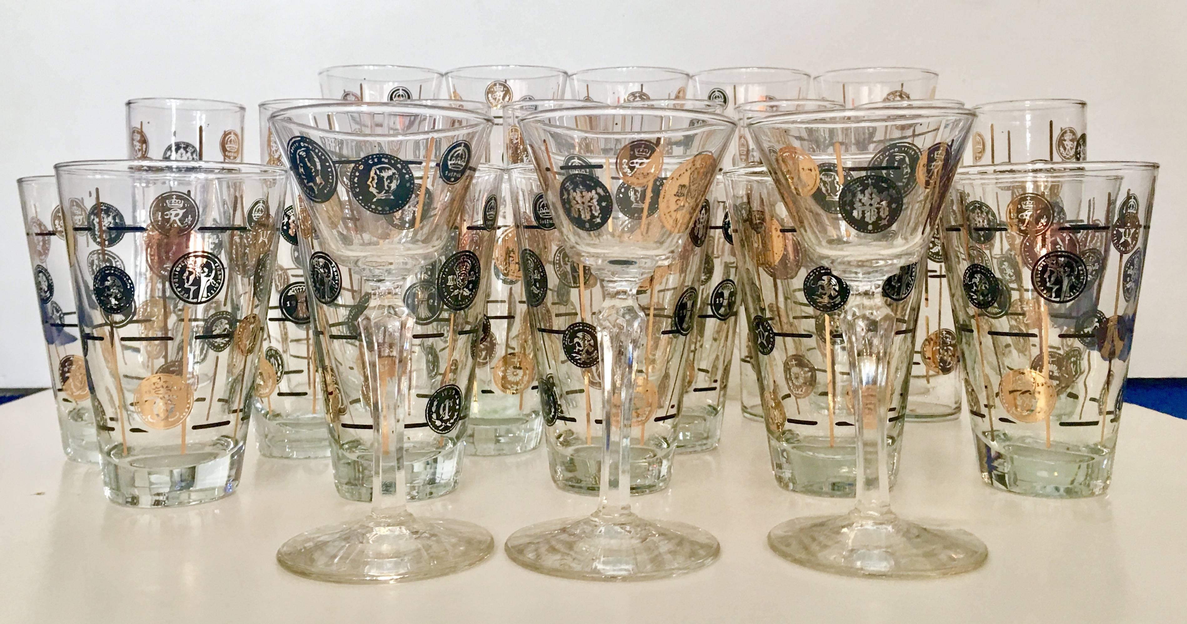 Mid-Century "Coin" 22-karat gold detail 27-piece glass drinks set.
Set includes, eleven high ball glasses, eight Tom Collins glasses, five pilsner/beer footed glasses, three martini/coupe stem glasses.
Measurements:
High ball 5.5"