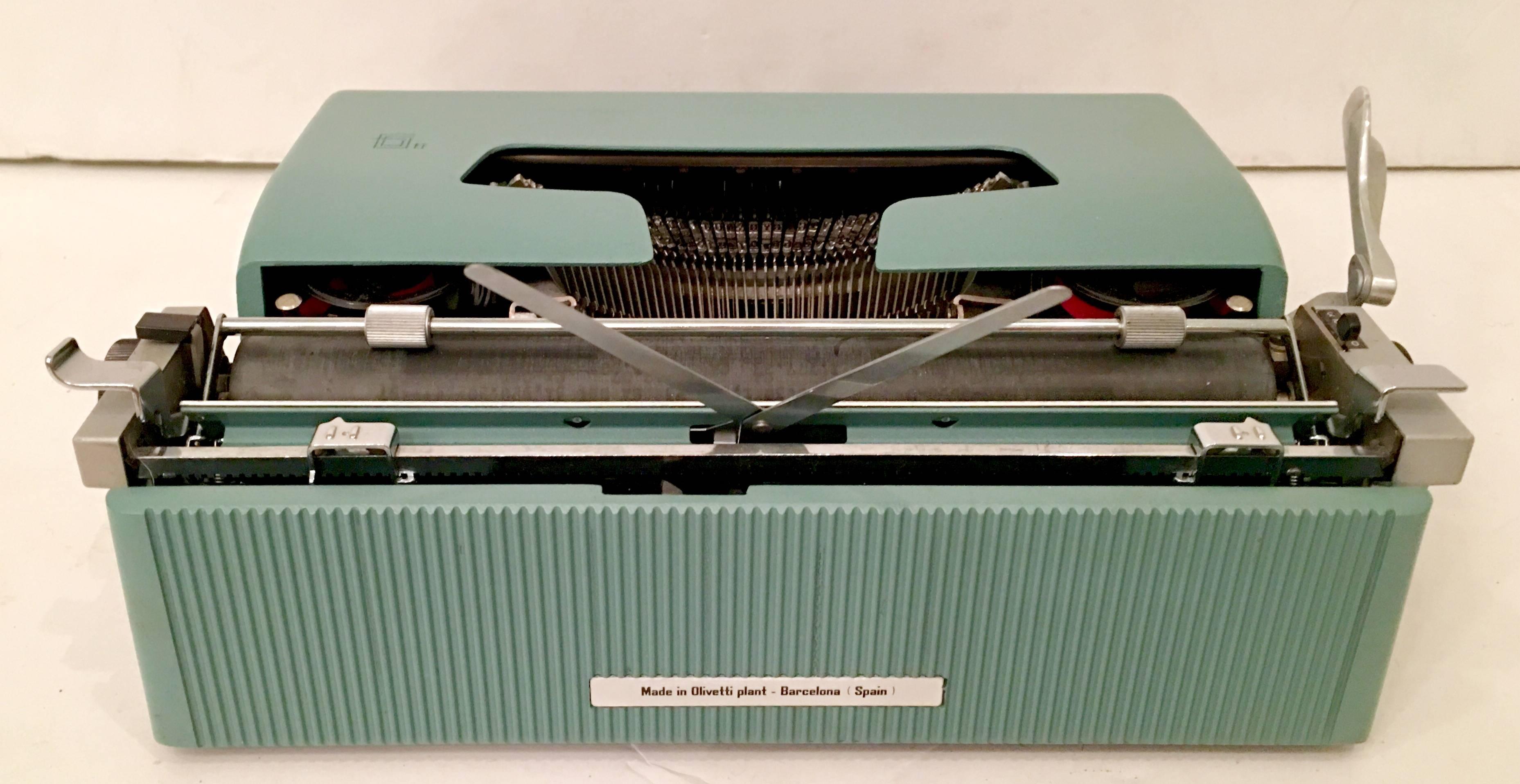 olivetti underwood lettera 32 typewriter