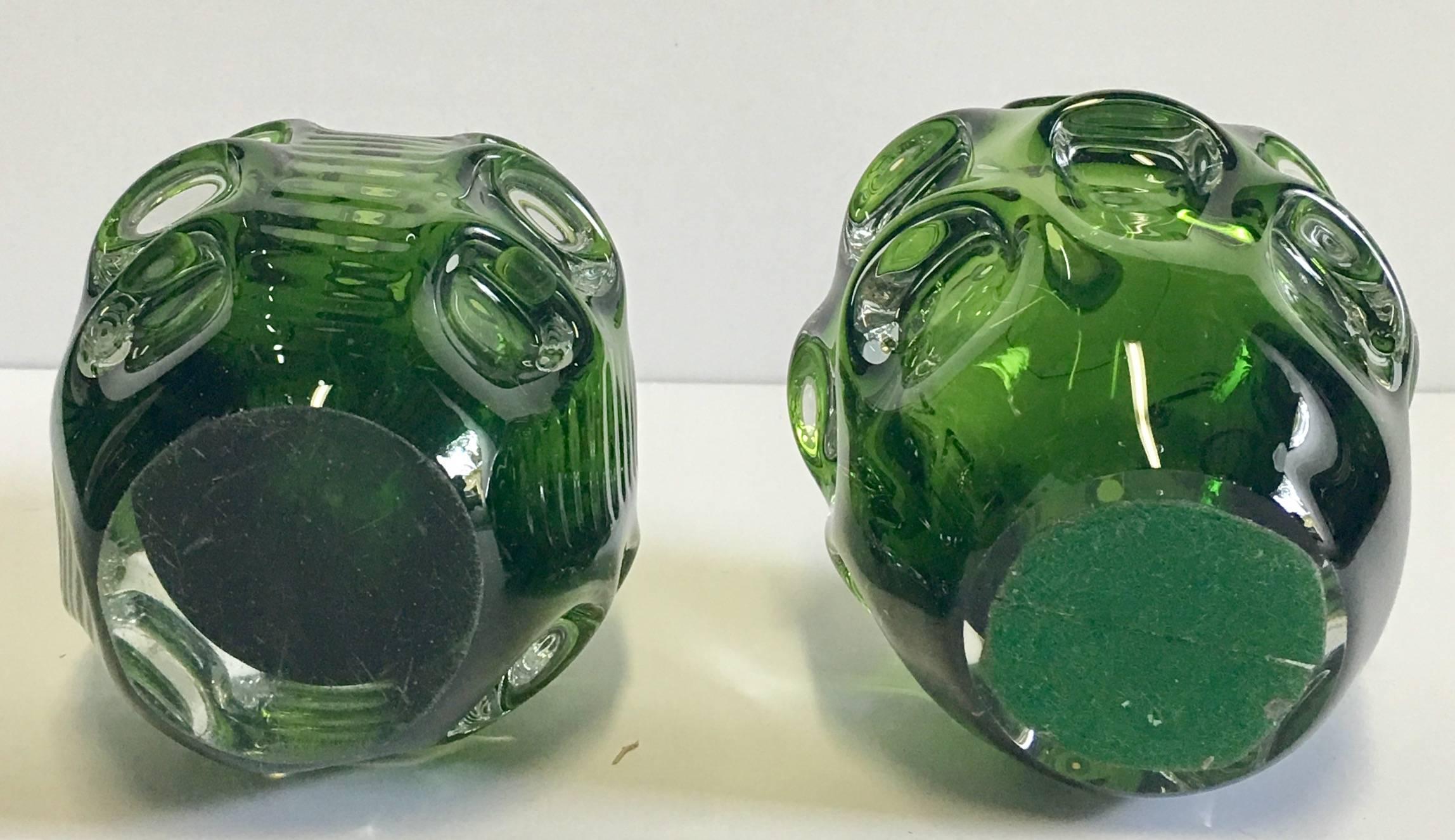 Pair Of Mid-Century Modern Swedish Emerald Green Blown Glass Decanters For Sale 4