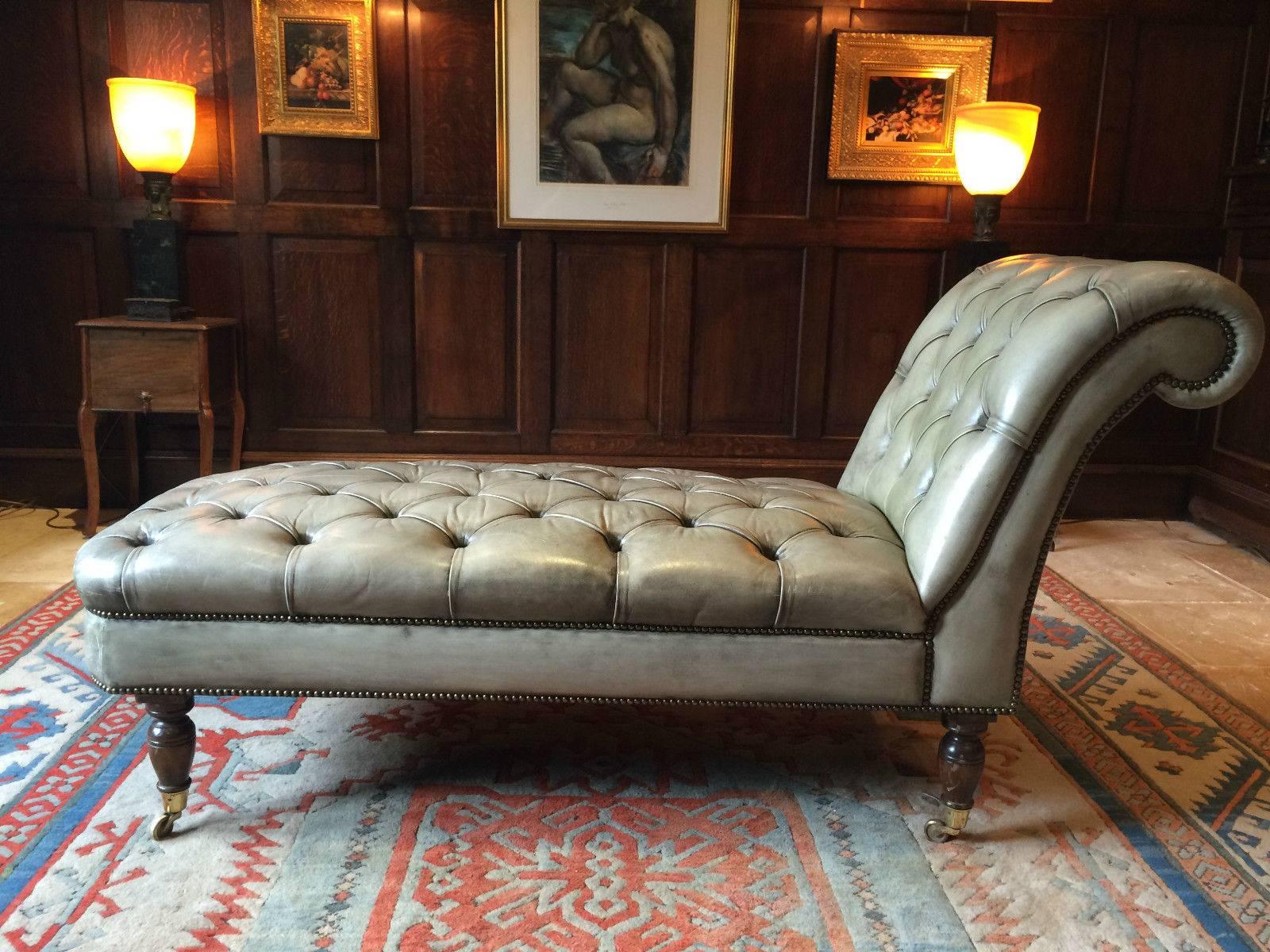 Antique Style Chesterfield Chaise Longue Leather Button-Back in Grey Green In Good Condition In Longdon, Tewkesbury