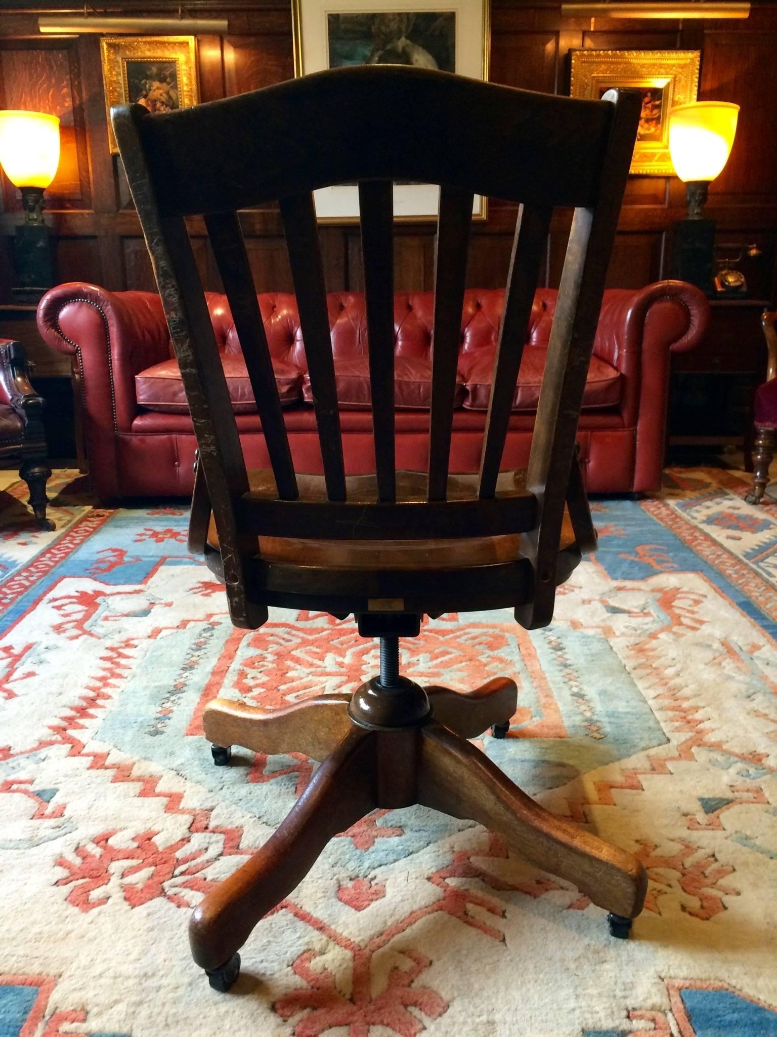 Stunning Antique Vintage Oak Office Swivel Chair Desk Chair In Excellent Condition In Longdon, Tewkesbury