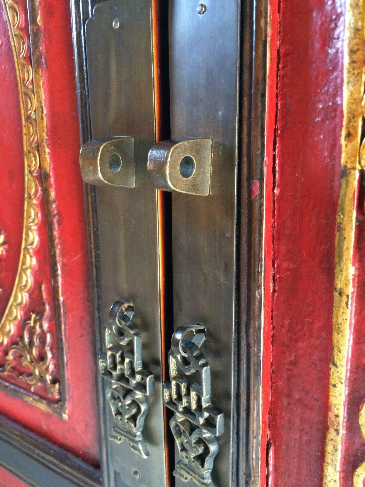 Antique Chinoiserie Wardrobe Armoire Lacquered Oriental Chinese Four Door In Excellent Condition In Longdon, Tewkesbury