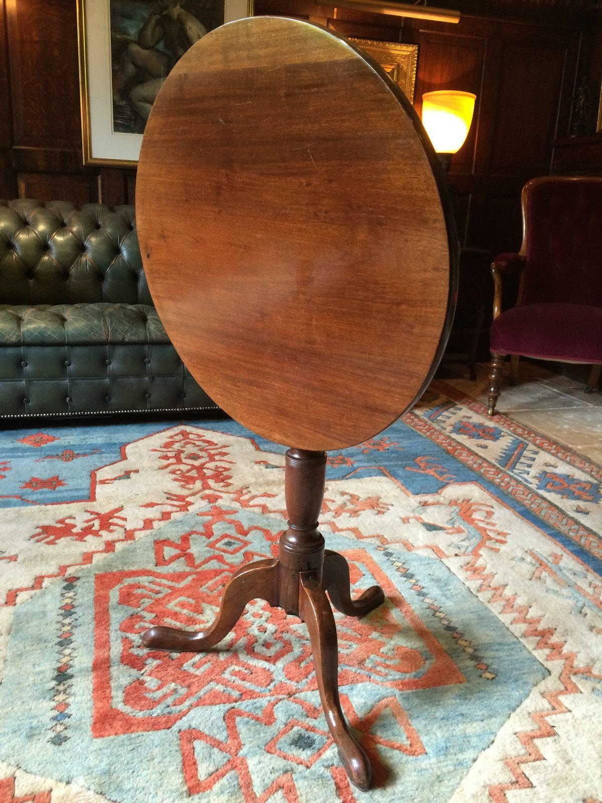 Antique Victorian Tilt-Top Table Tripod Mahogany 19th Century Centre In Good Condition In Longdon, Tewkesbury