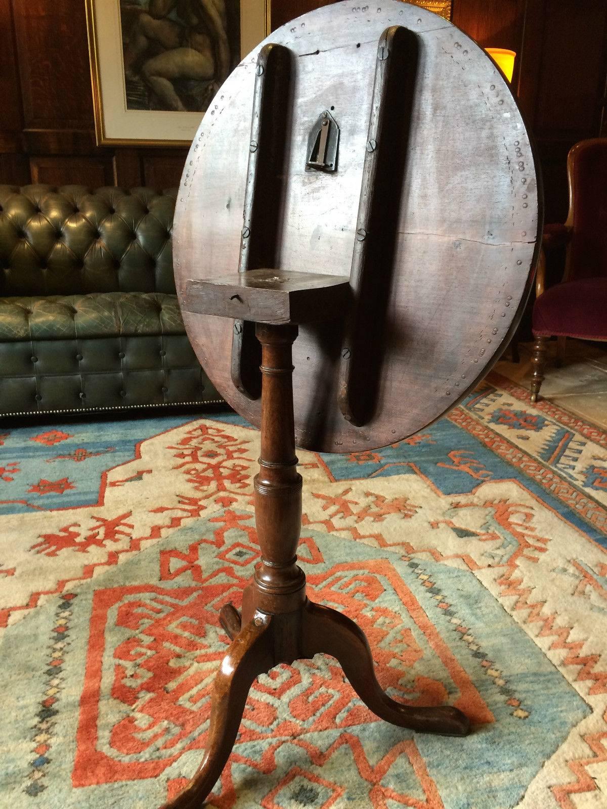 Antique Victorian Tilt-Top Table Tripod Mahogany 19th Century Centre 1