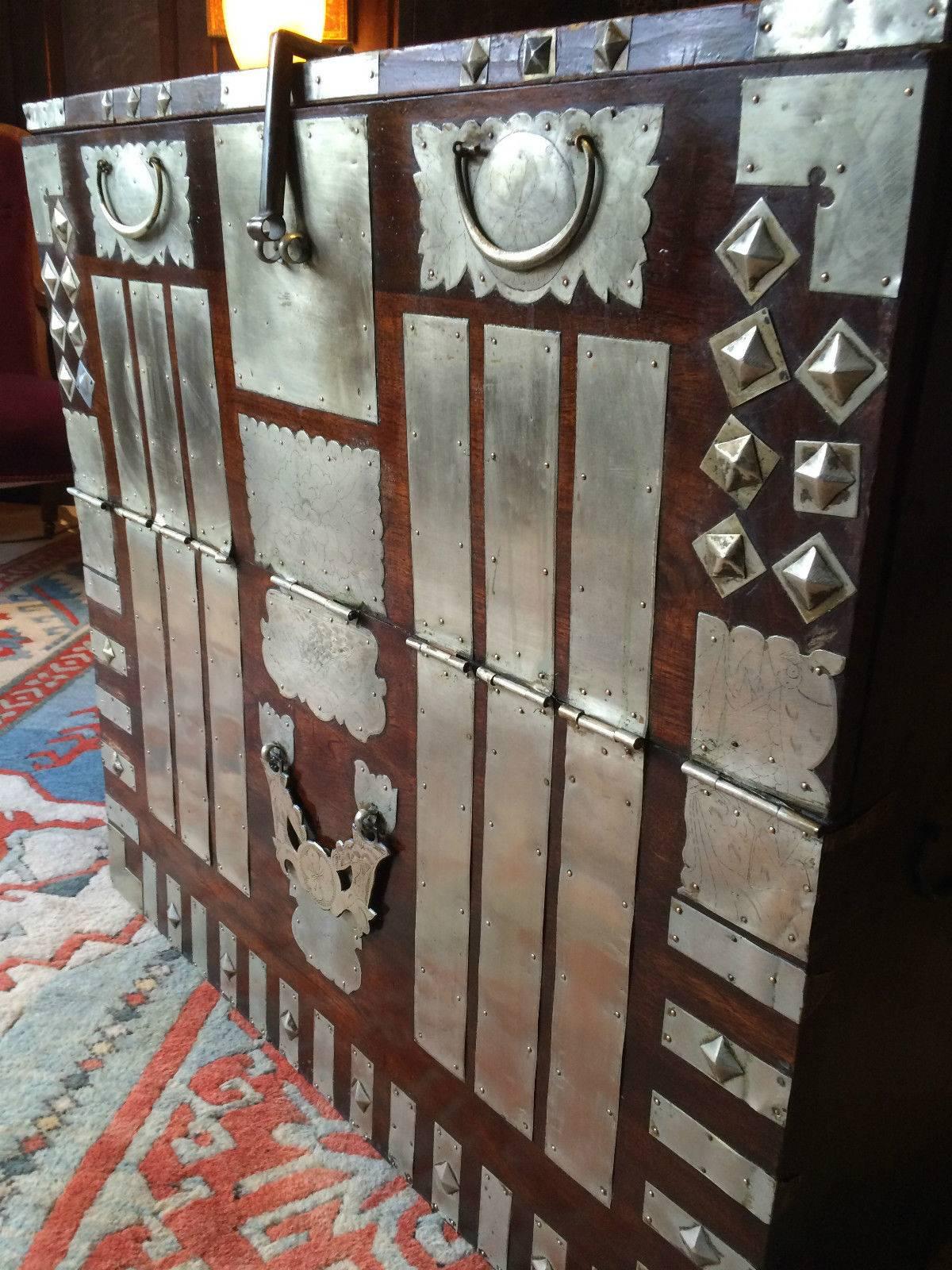 Antique Tansu Chest Coffer Trunk Blanket Box Japanese, 19th Century In Good Condition In Longdon, Tewkesbury