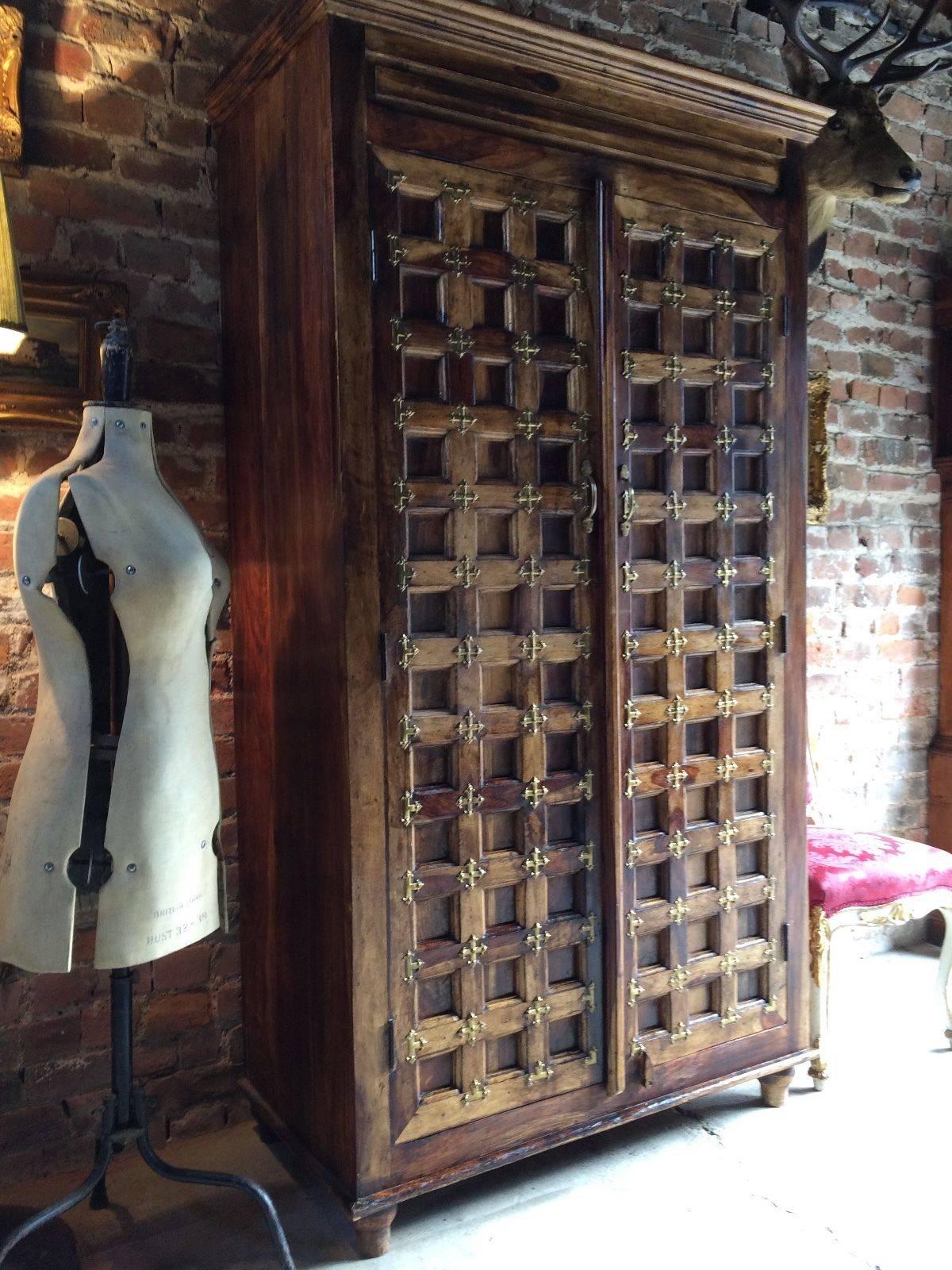 arabic wardrobe