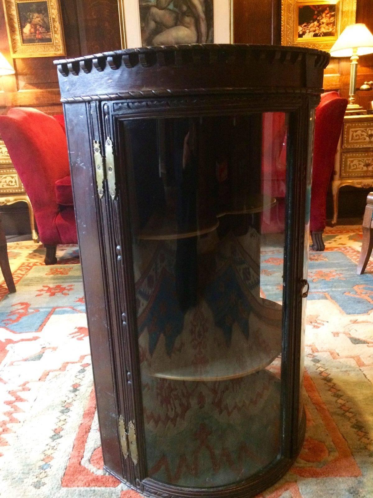 A beautiful antique two door George III 1750s original glass corner hanging cabinet with shaped interior shelves.