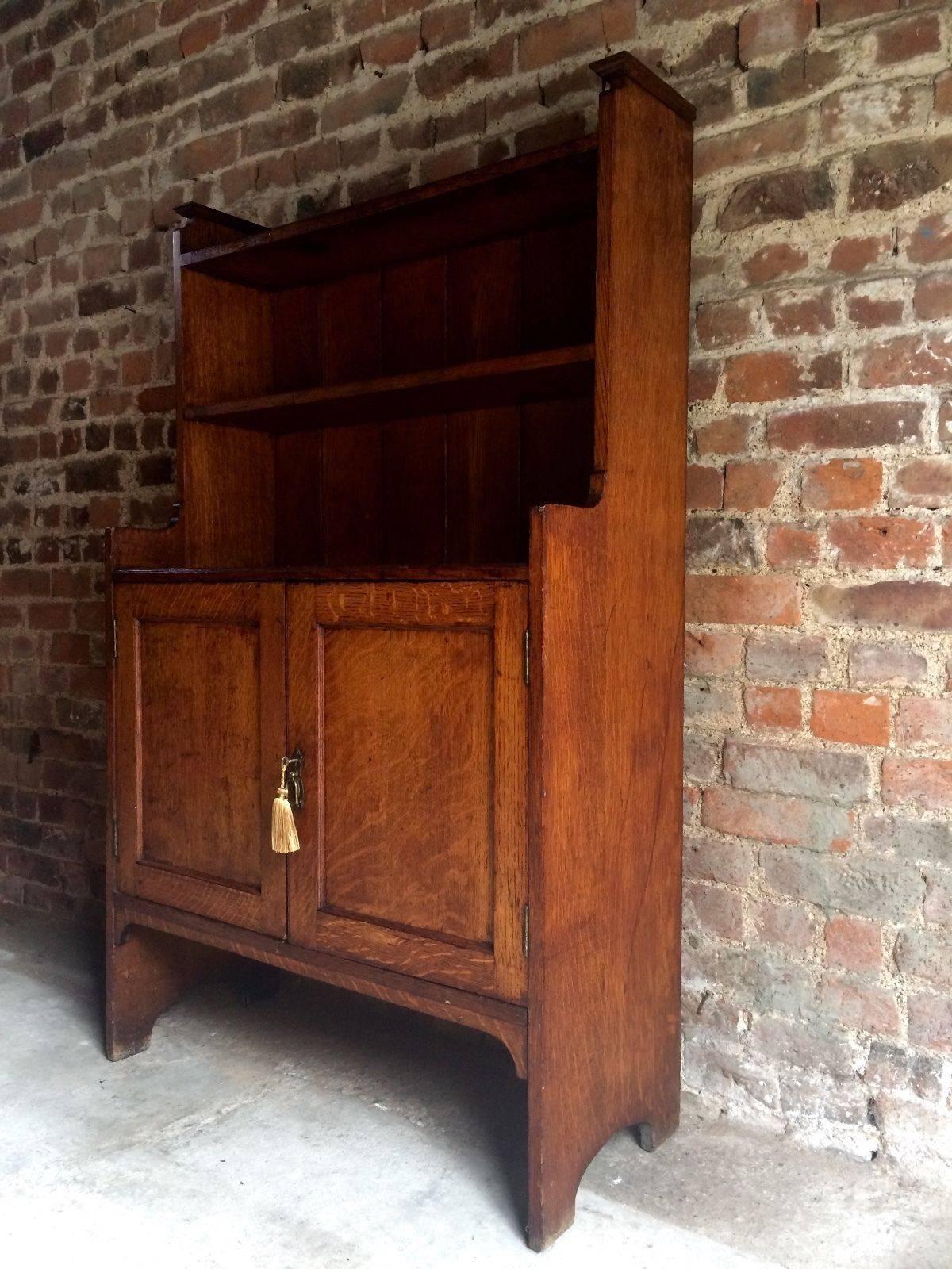 A stunningly beautiful original 'Arts & Crafts' American H Herrmann Ltd 1904 (with makers mark and stamp to back), Edwardian era golden oak dresser cabinet of upright form, constructed of golden solid oak having twin-door cupboard with shelves