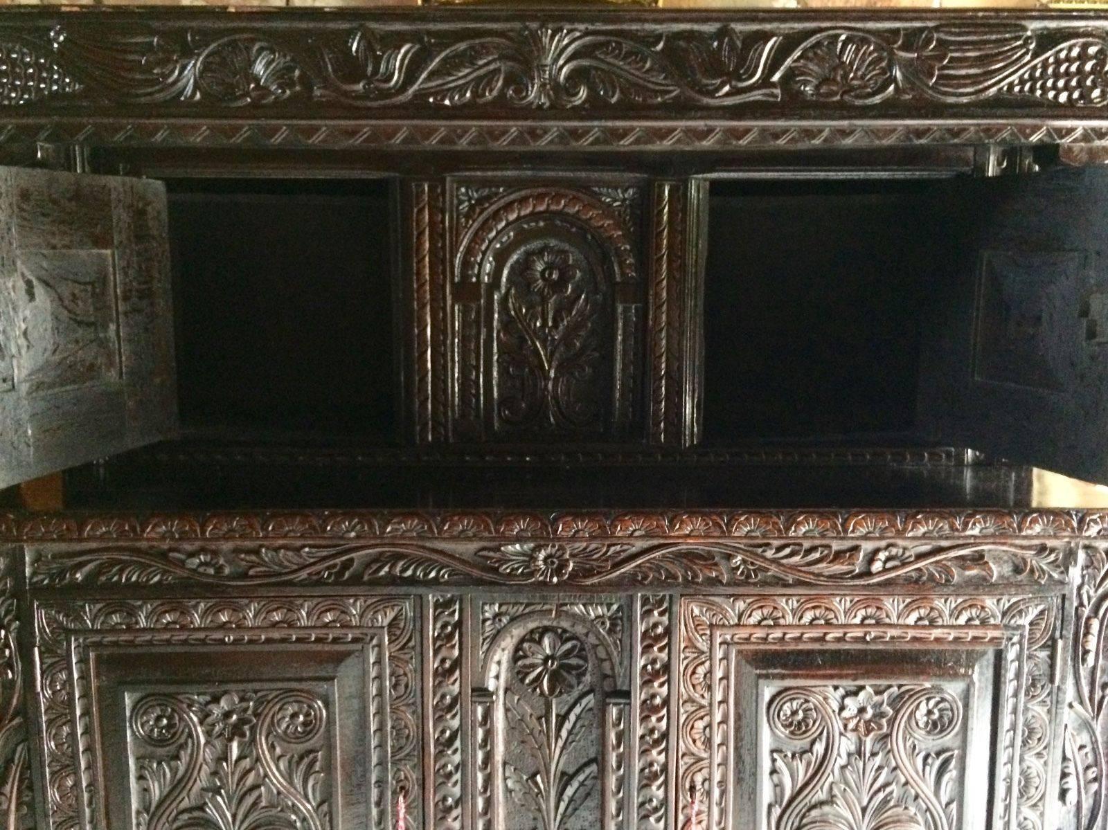 Antique Sideboard Credenza Court Cupboard 18th Century George III Carved Oak In Excellent Condition In Longdon, Tewkesbury