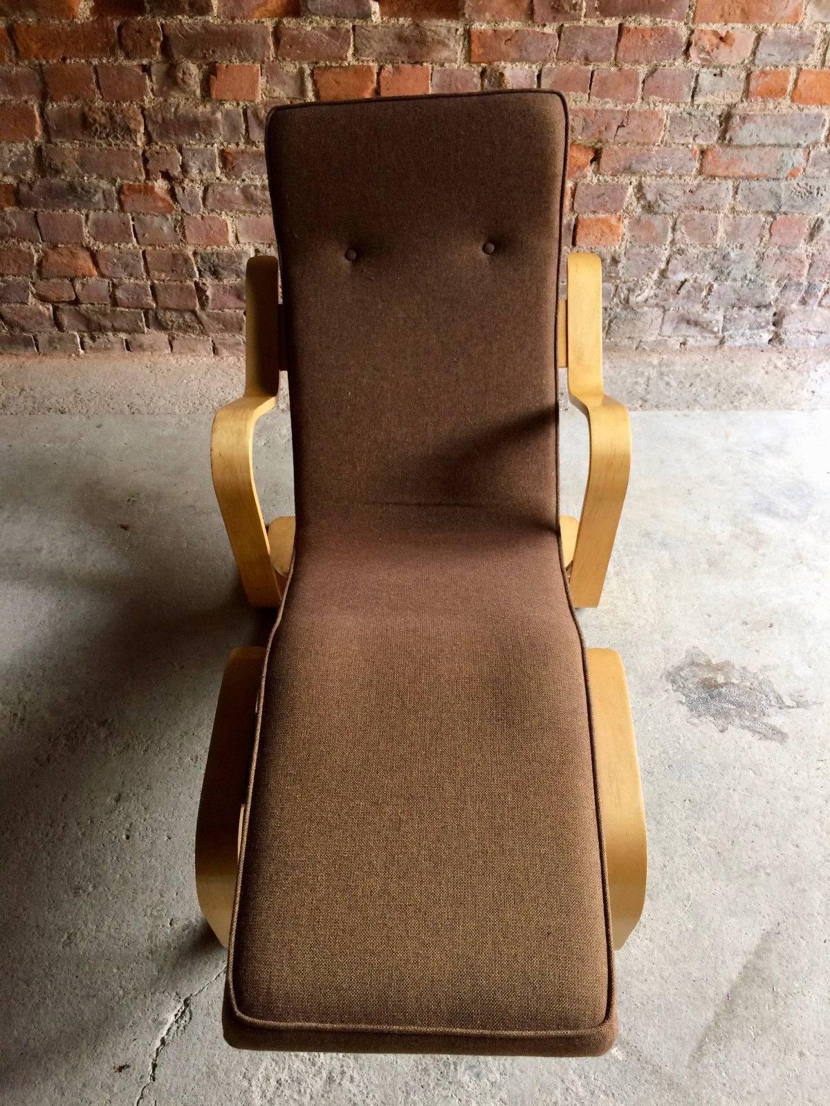 A fabulous Marcel Breuer long chair (1902-1981) as featured in the Victoria and Albert Museum ((V&A) London, Marcel Breuer has been described as one of the most influential designers of the 20th century. He was an architect and furniture designer,