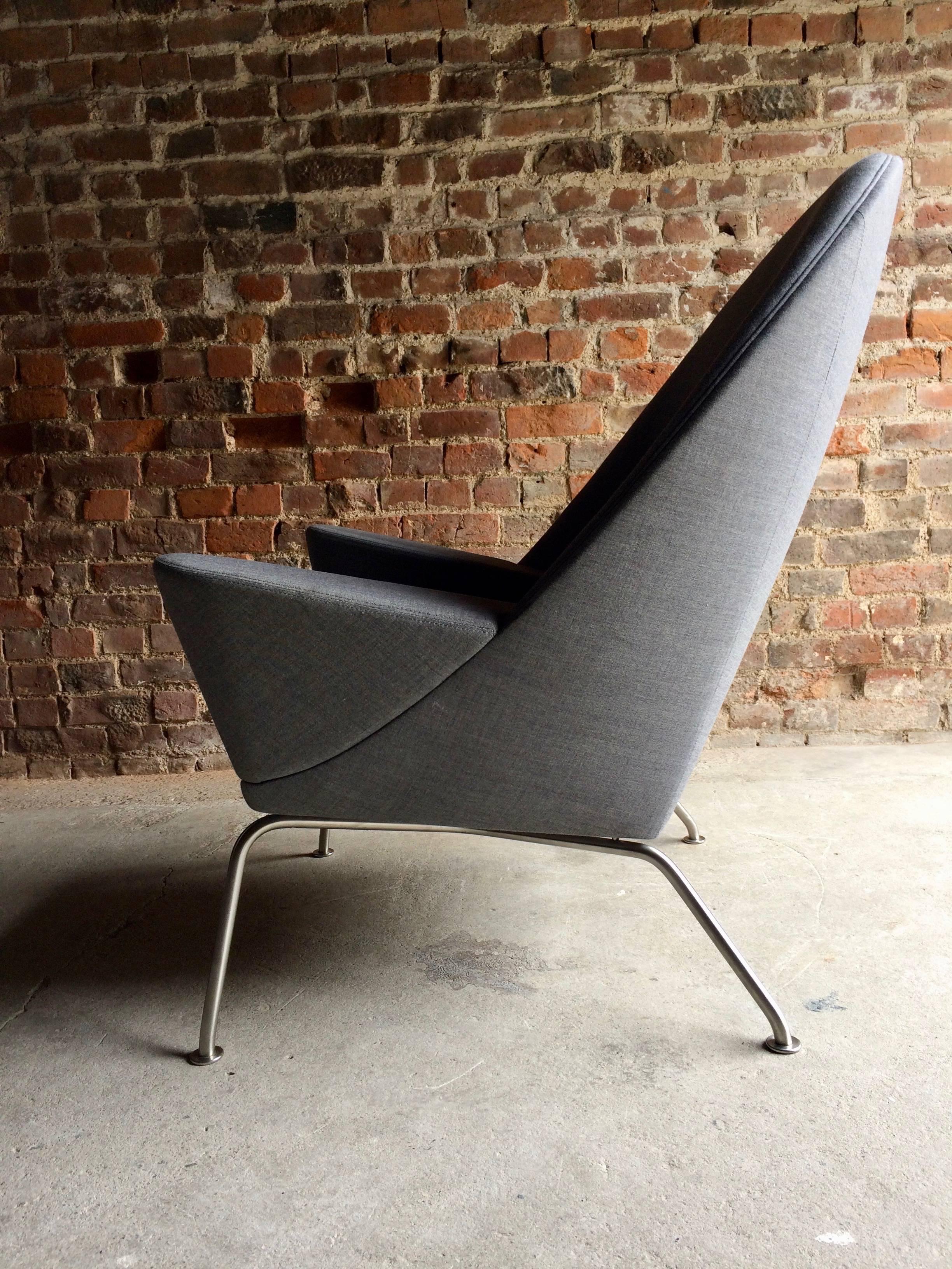Contemporary Hans Wegner Lounge Chair Model 468 Oculus Manufactured by Carl Hansen Grey No.1