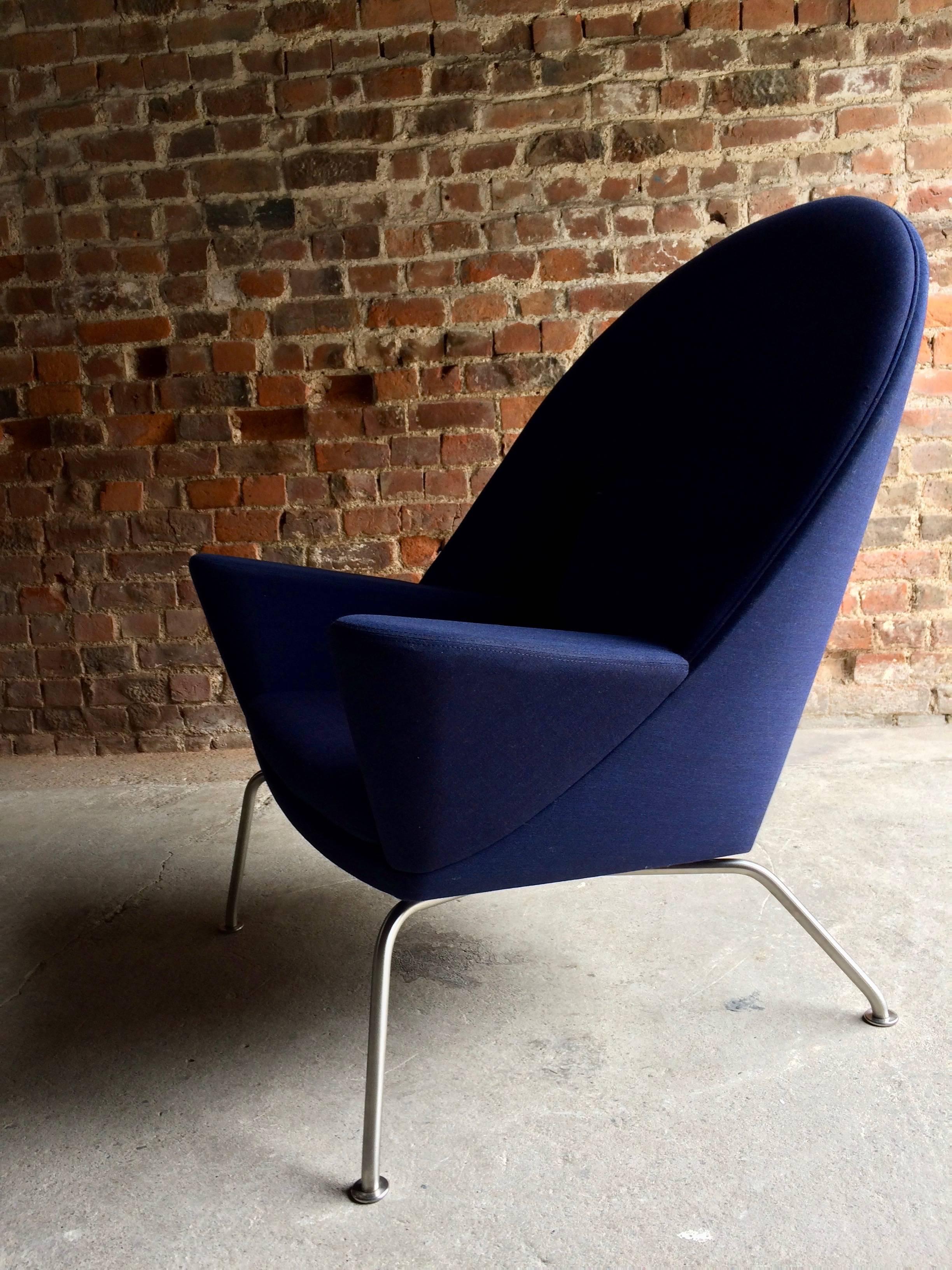 Danish Hans Wegner Lounge Chair Model 468 Oculus Manufactured by Carl Hansen Blue No.3