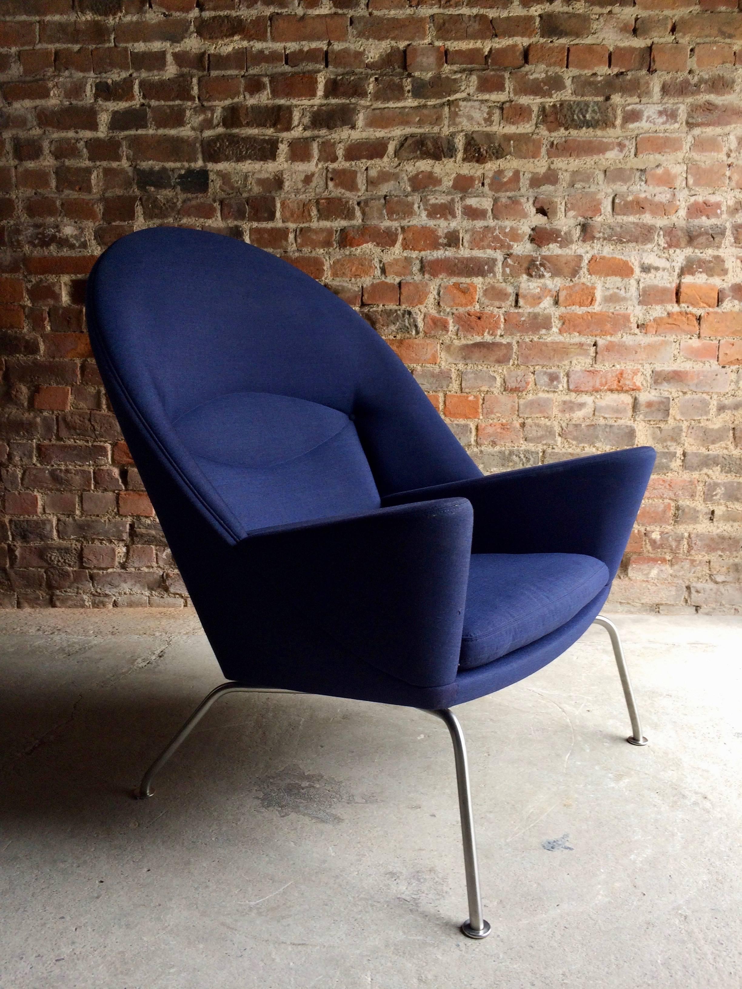 Contemporary Hans Wegner Lounge Chair Model 468 Oculus Manufactured by Carl Hansen Blue No.3