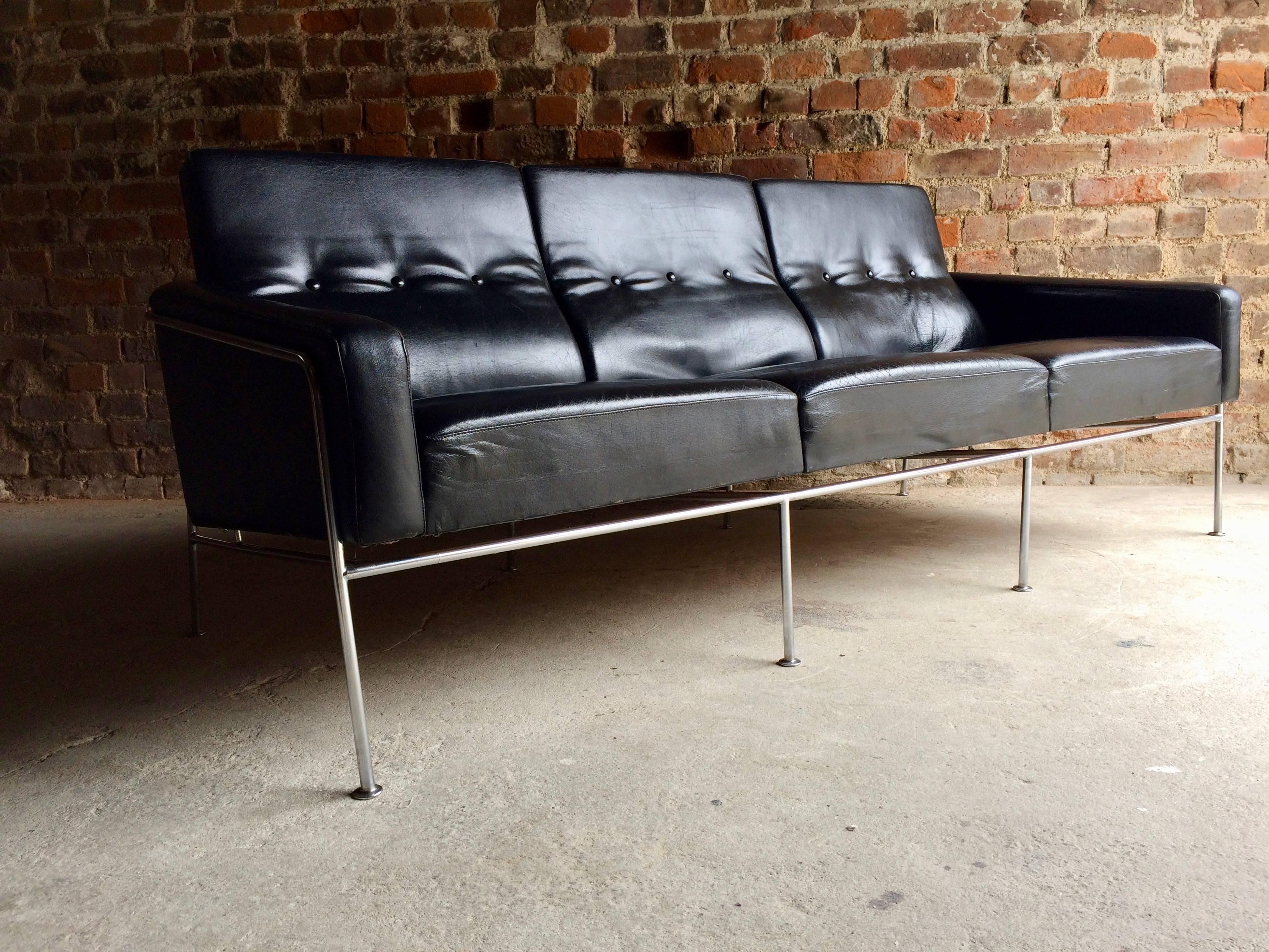 Arne Jacobsen Model 3300 Three-Seat Black Leather Sofa by Fritz Hansen, 1960s 1