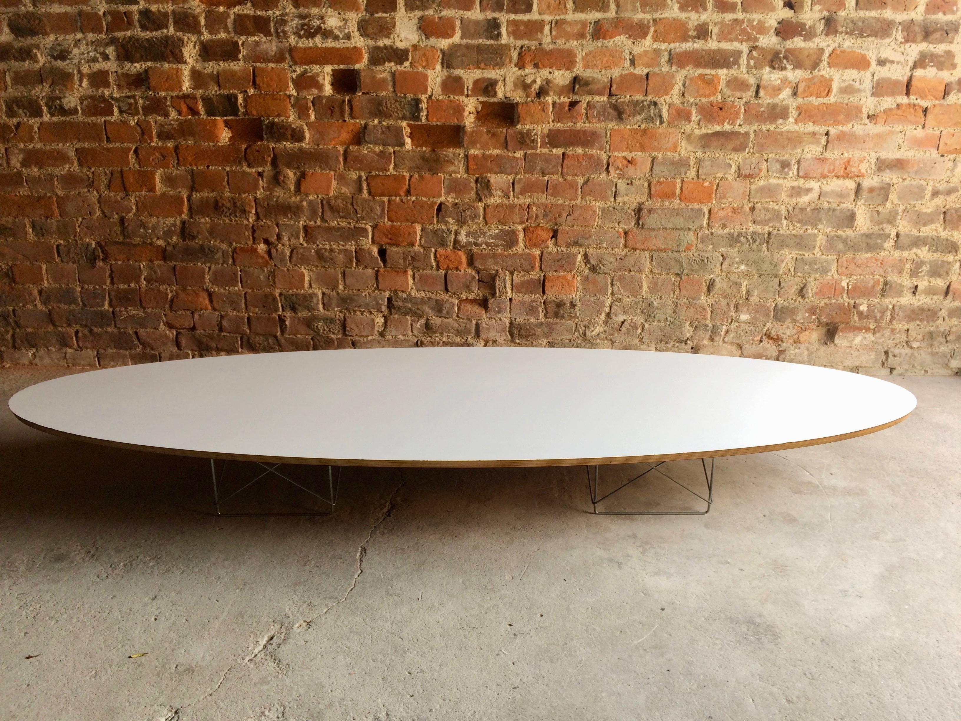 Charles and Ray Eames Elliptical Coffee Table for Herman Miller Surfboard In Excellent Condition In Longdon, Tewkesbury