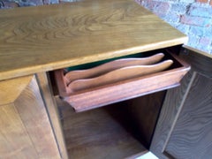 Buffet ancien en orme du milieu du siècle Ercol