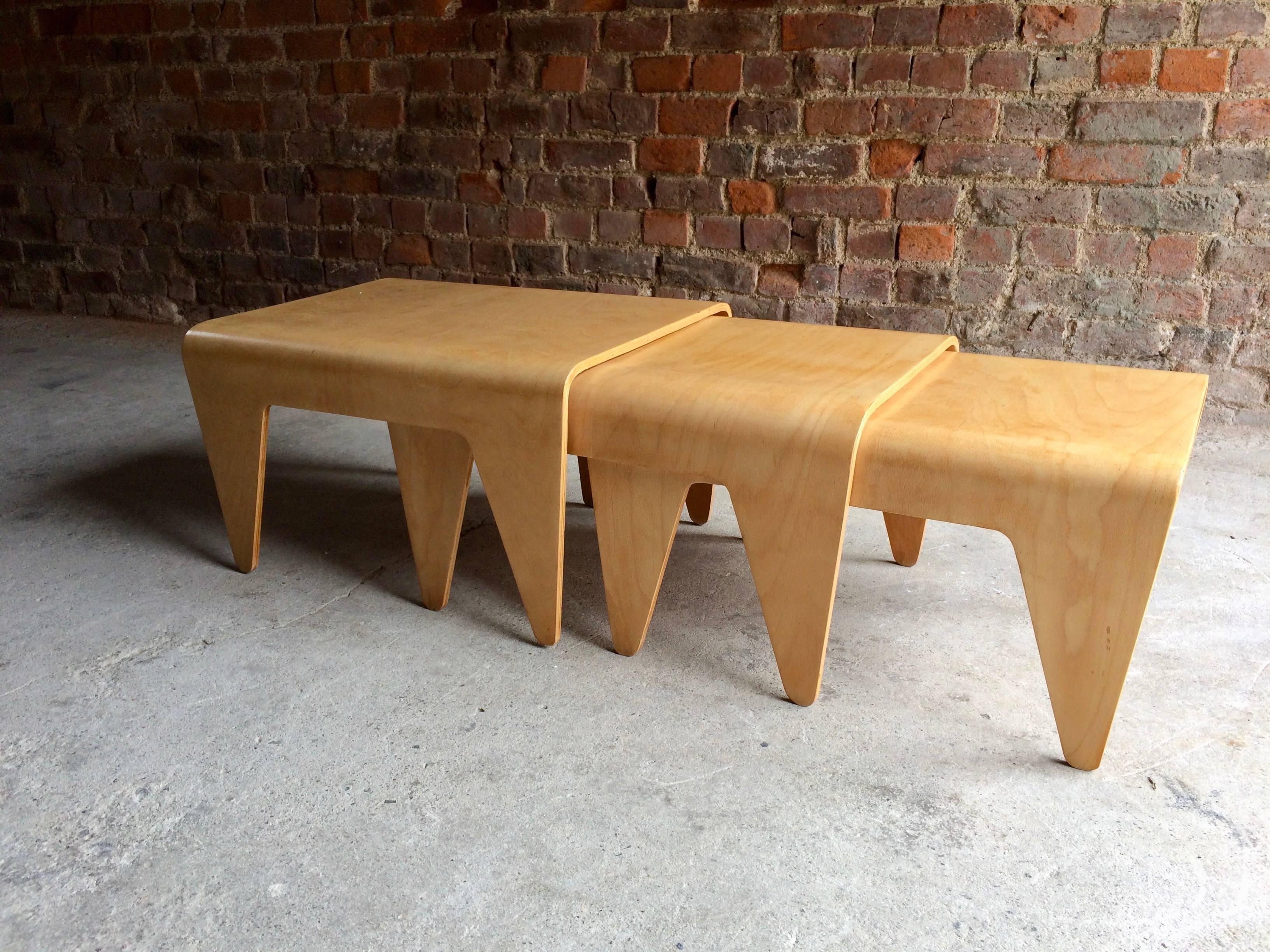 Mid-20th Century Marcel Breuer for Isokon Nesting Tables Nest of Three Mid-Century Beech Ply 1936