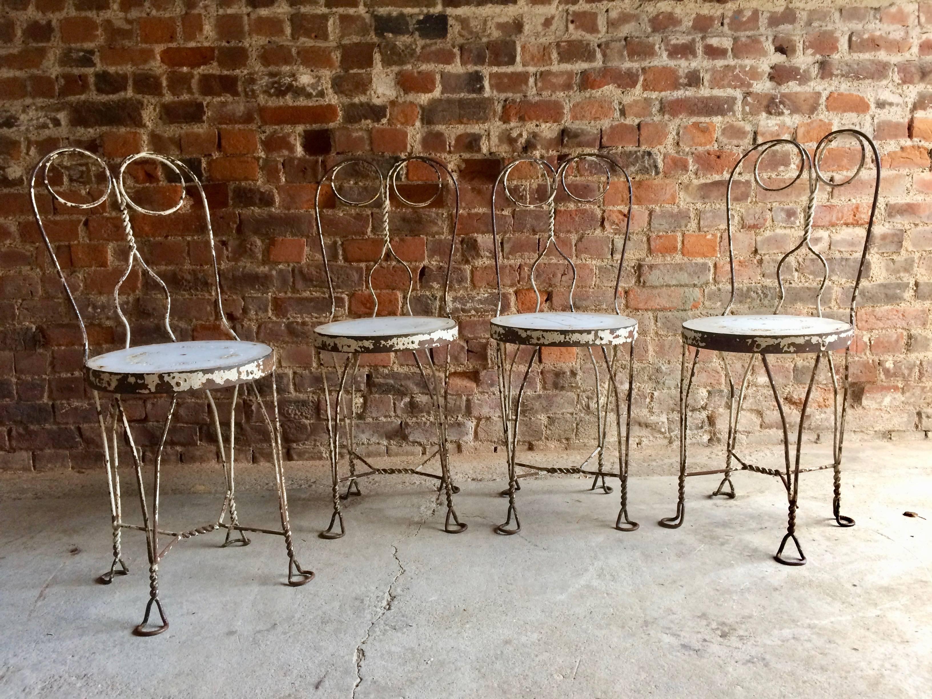 French Bistro Table and Four Chairs Original Wrought Iron, circa 1920s 2
