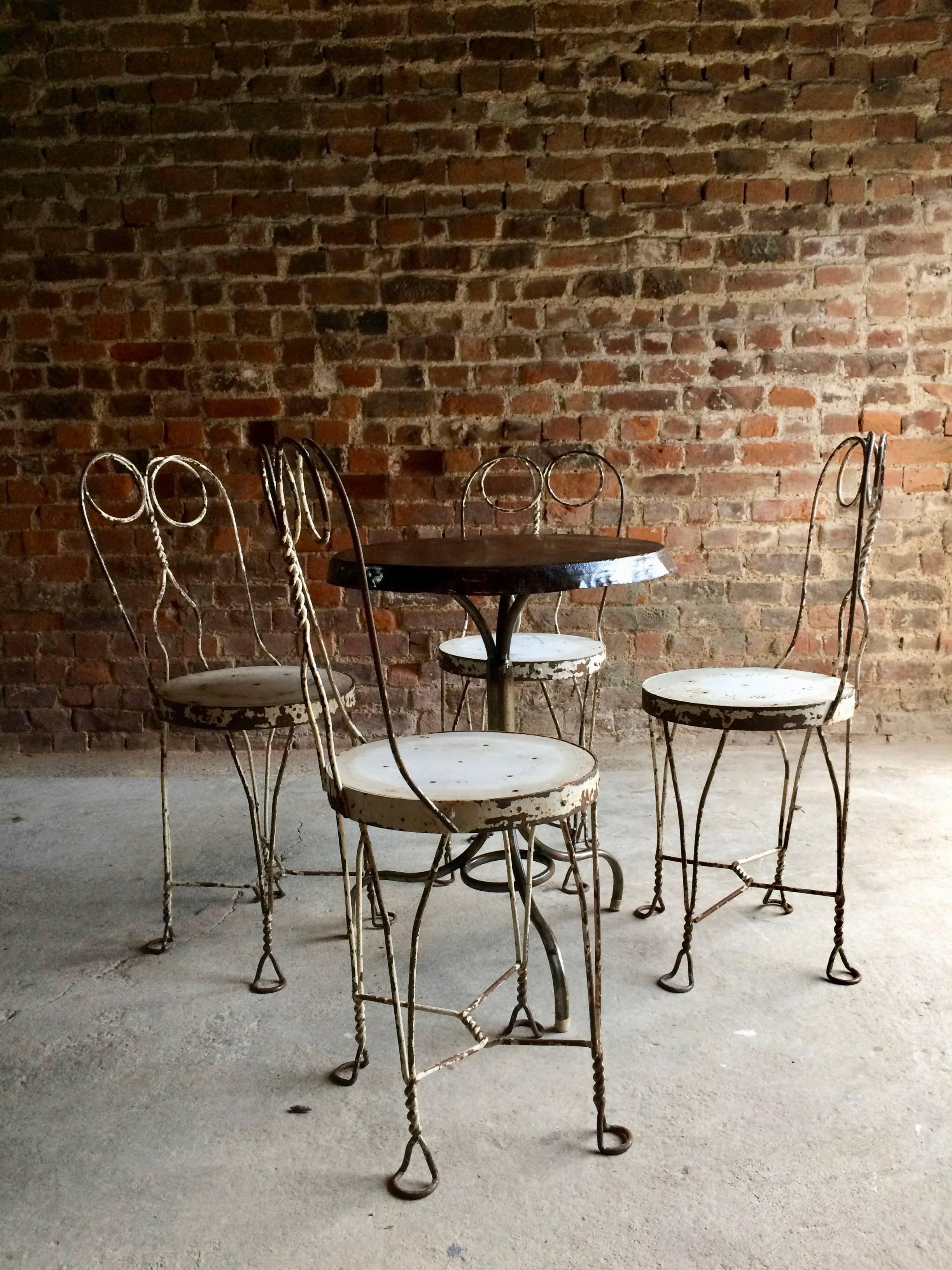 French Bistro Table and Four Chairs Original Wrought Iron, circa 1920s 3