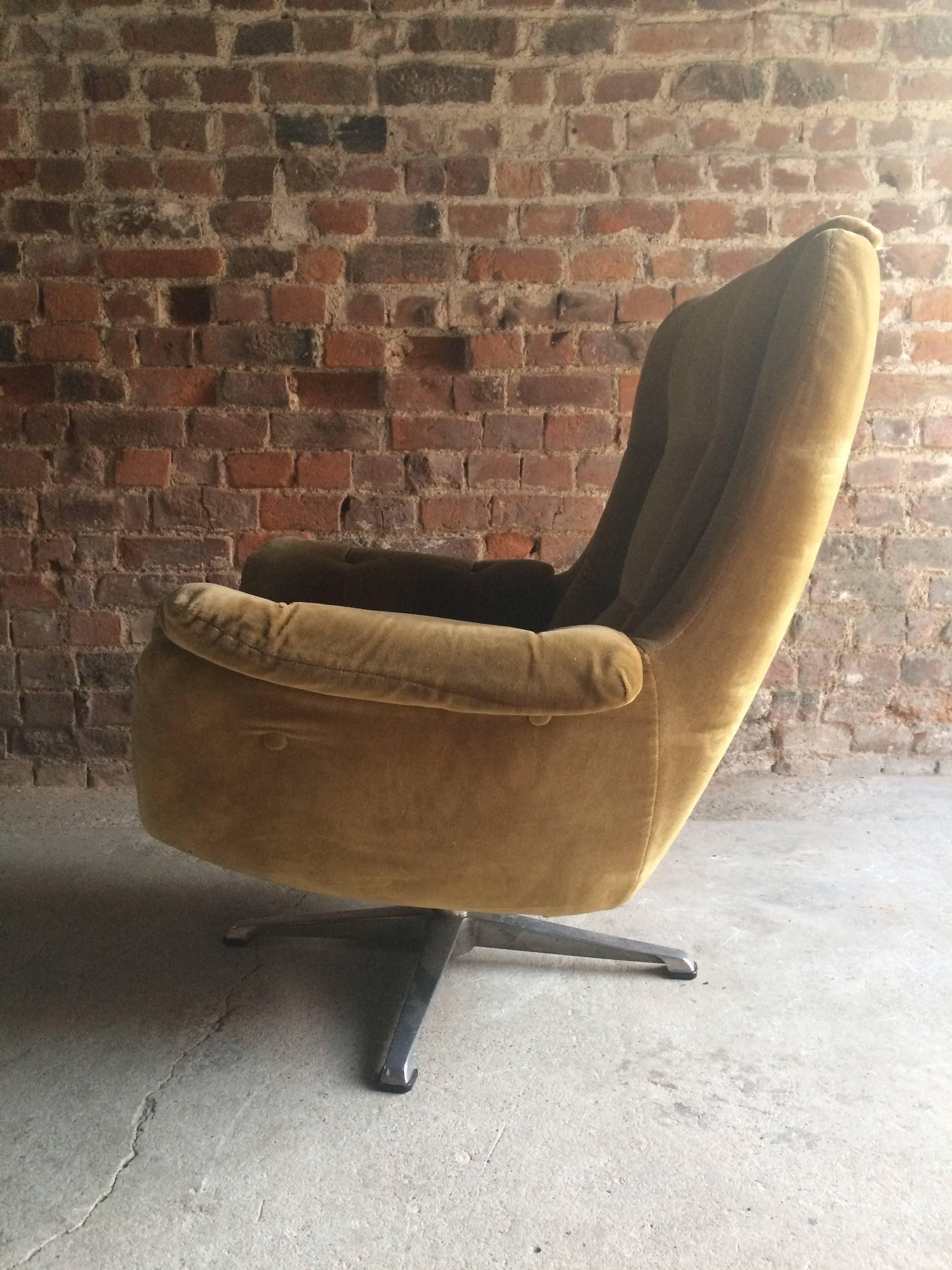 Midcentury Armchair Gold Velvet Lounge Swivel Chair, 1960s In Good Condition In Longdon, Tewkesbury