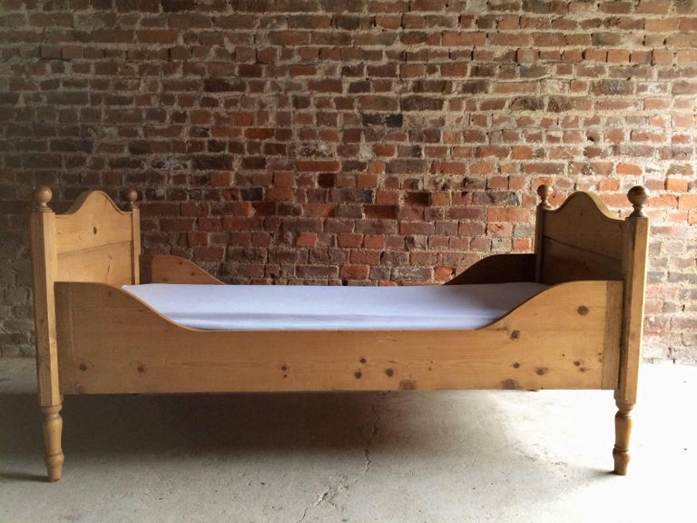 Magnificent Antique Solid Pine Daybed Single Bed 19th Century Victorian