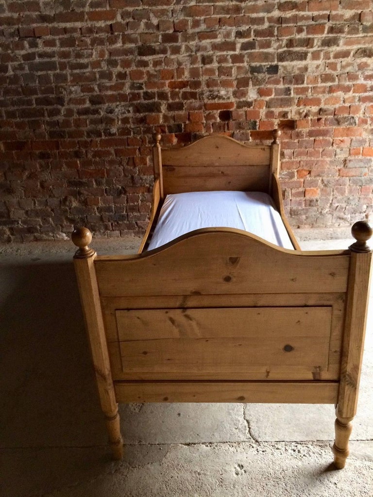 Magnificent Antique Solid Pine Daybed Single Bed 19th Century Victorian