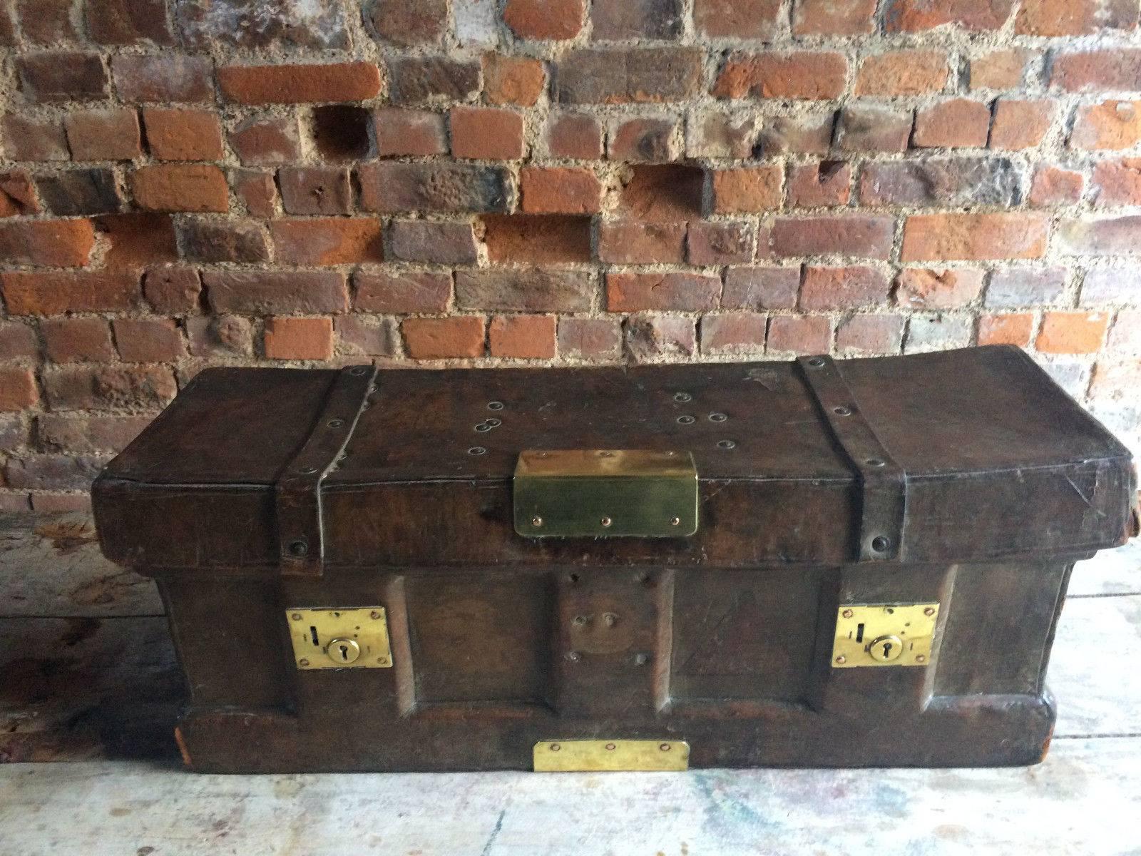 A beautiful, rare and original antique 19th century United States stagecoach leather strong box, with brass mounts and locks and with securing chains at the back, stencilled and embossed numbers, look amazing.