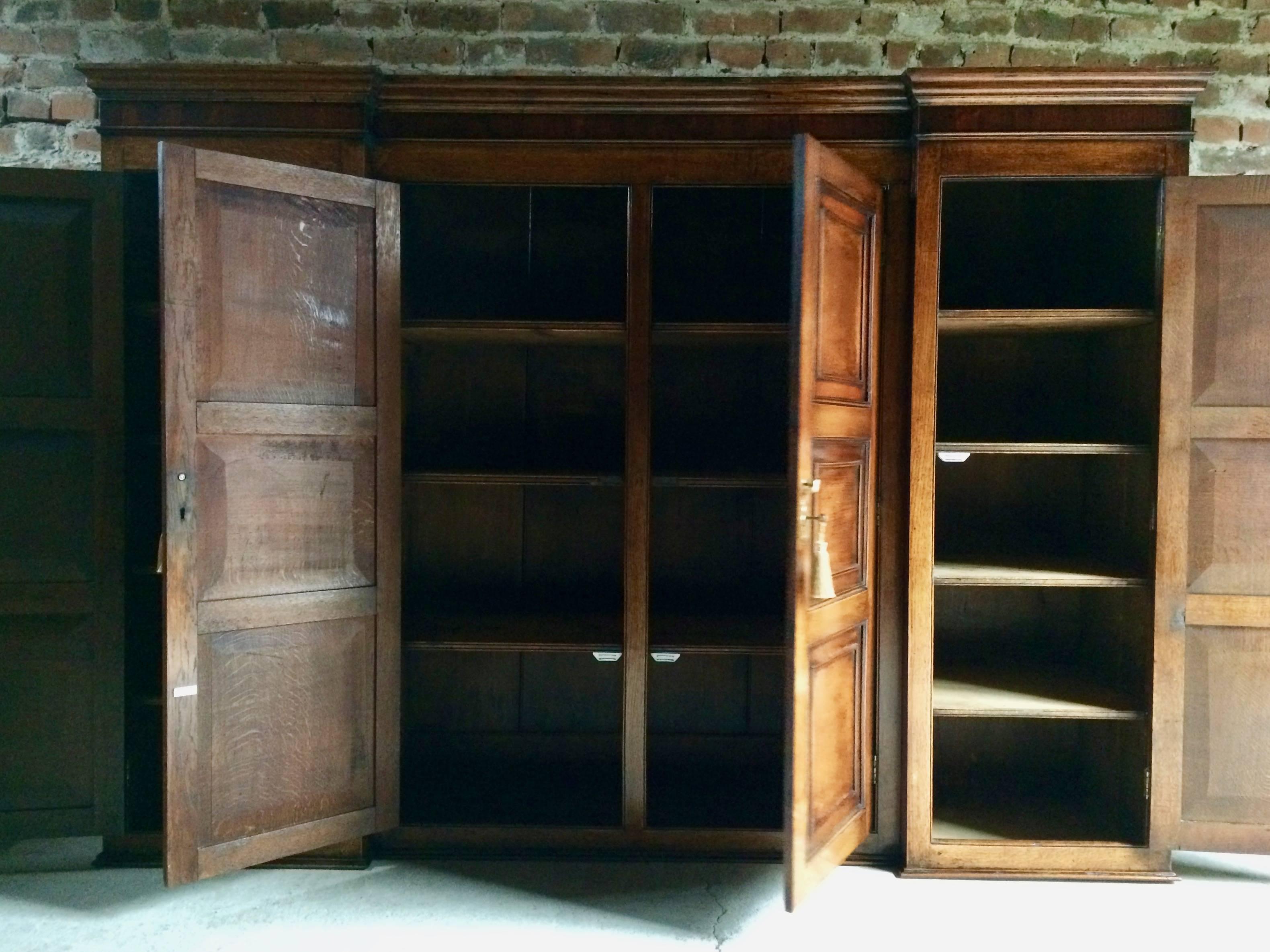 Antique Housekeepers Cupboard Cabinet George III 18th Century, circa 1790 In Excellent Condition In Longdon, Tewkesbury