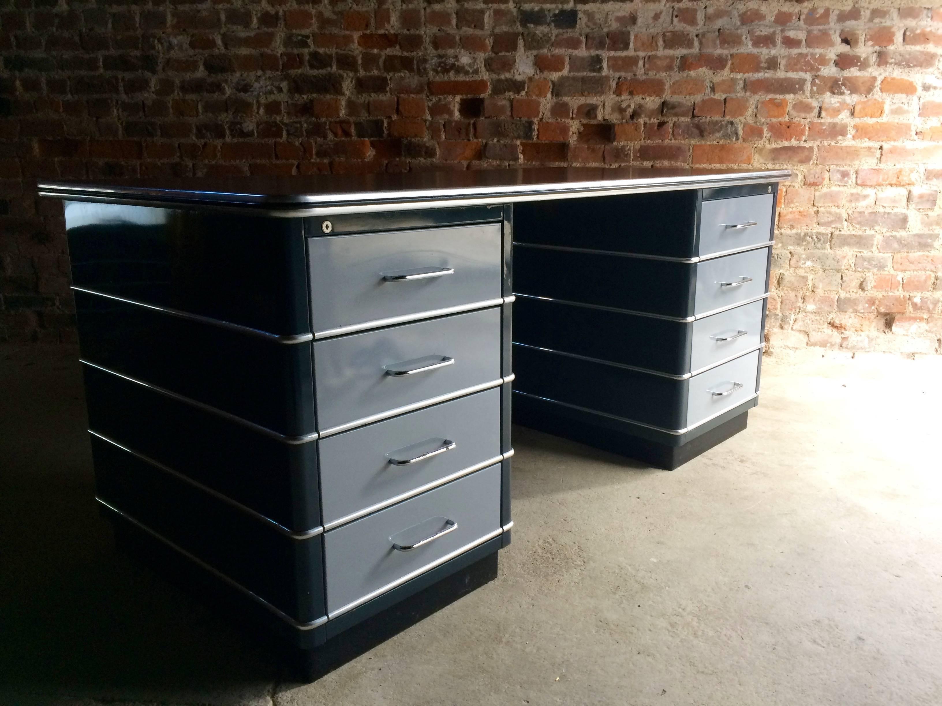 A stunningly beautiful Muller Chrysler Classic Line desk, finished in a beautiful two-tone grey. The Classic Line models are an assured statement which goes beyond trends and fashion - elegant, with a clear message, functional and solid. This