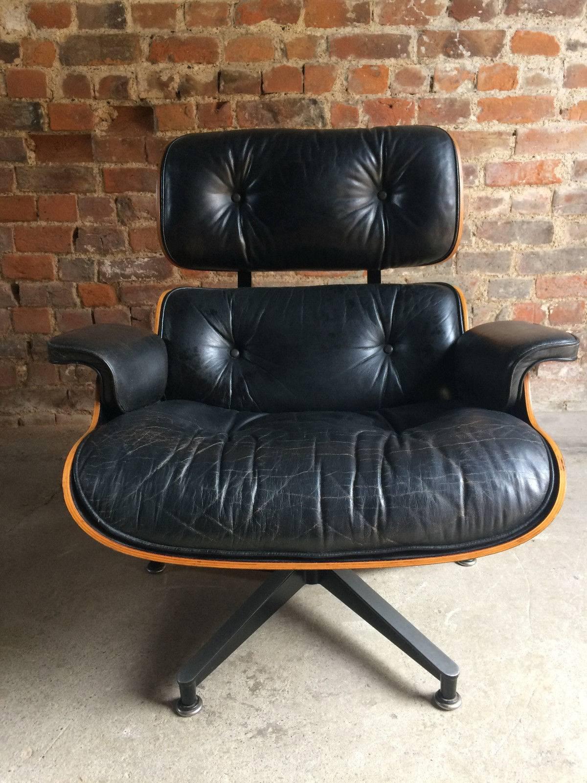 20th Century Original Herman Miller Eames Designed 670 Lounge Chair and Matching 671 Ottoman
